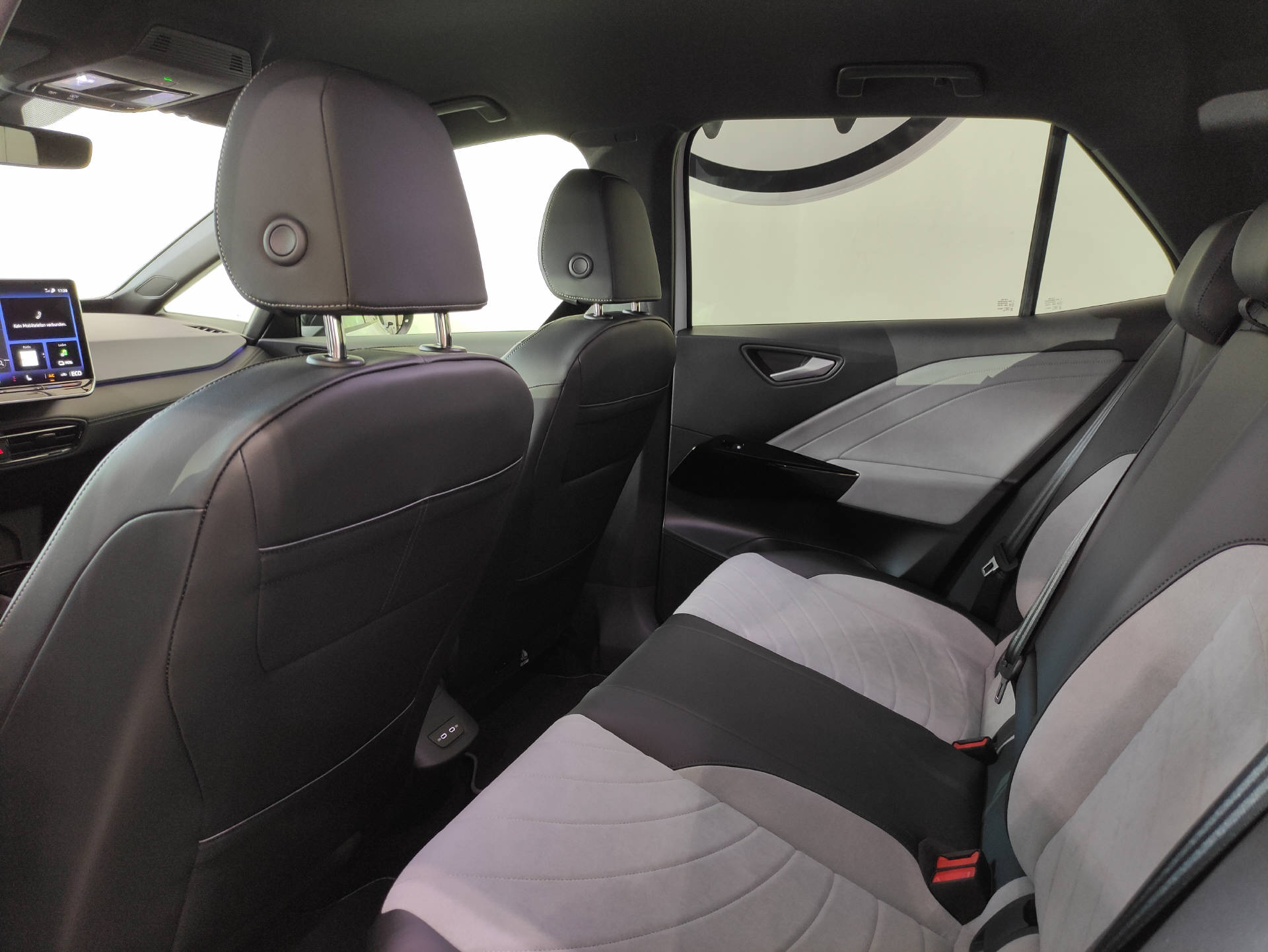VW ID.3 Pro Black-Style-image-11