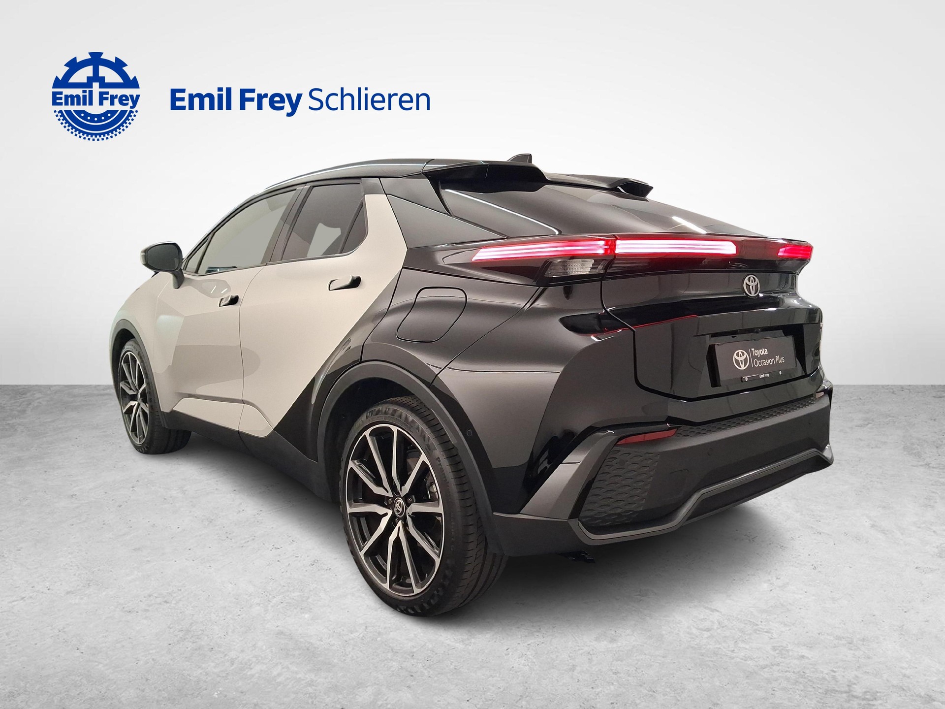 TOYOTA C-HR 2.0 PHEV GR Sport Premiere-showroom-element-2