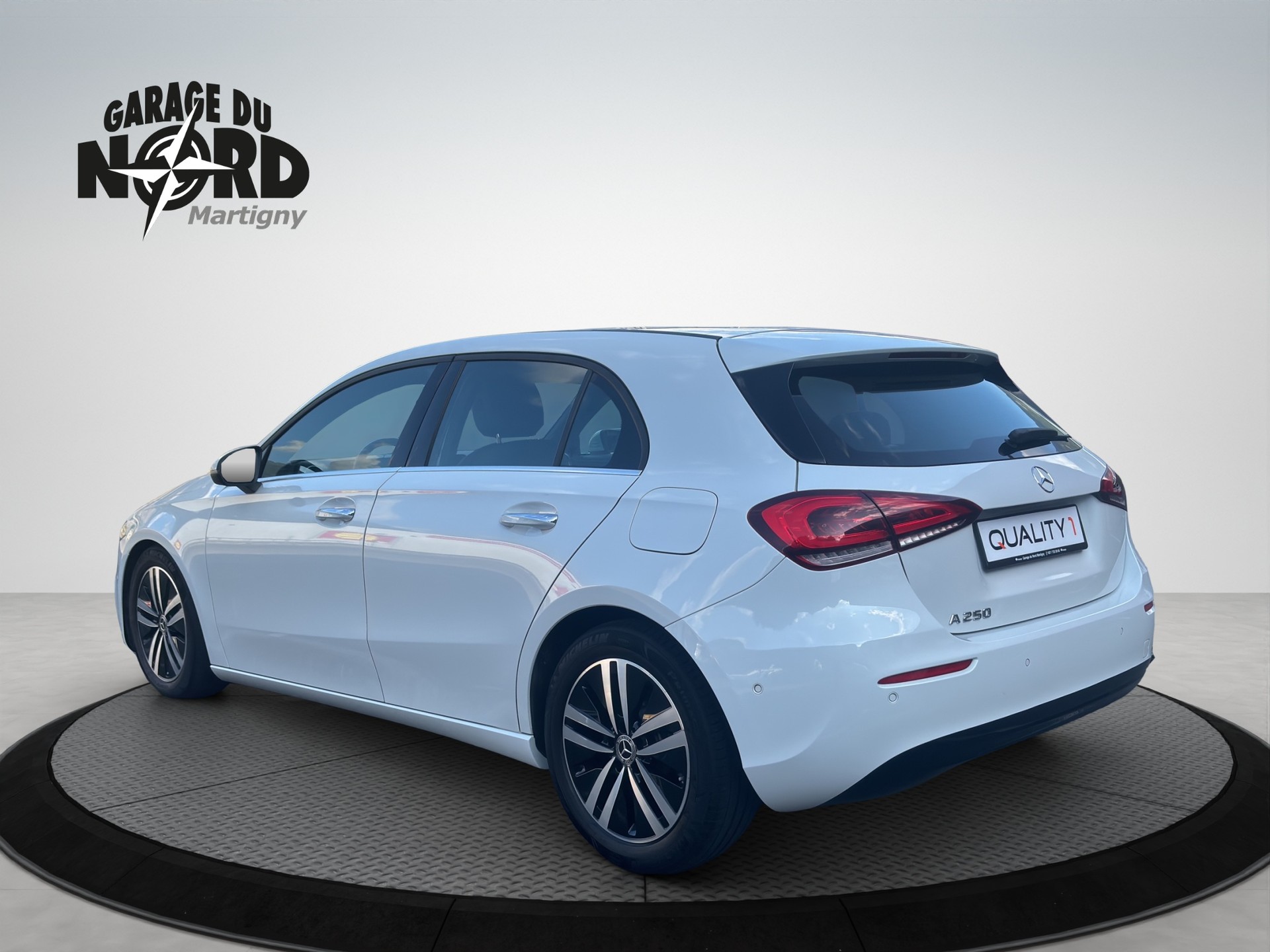 MERCEDES-BENZ A 250 Style 7G-DCT-showroom-element-3