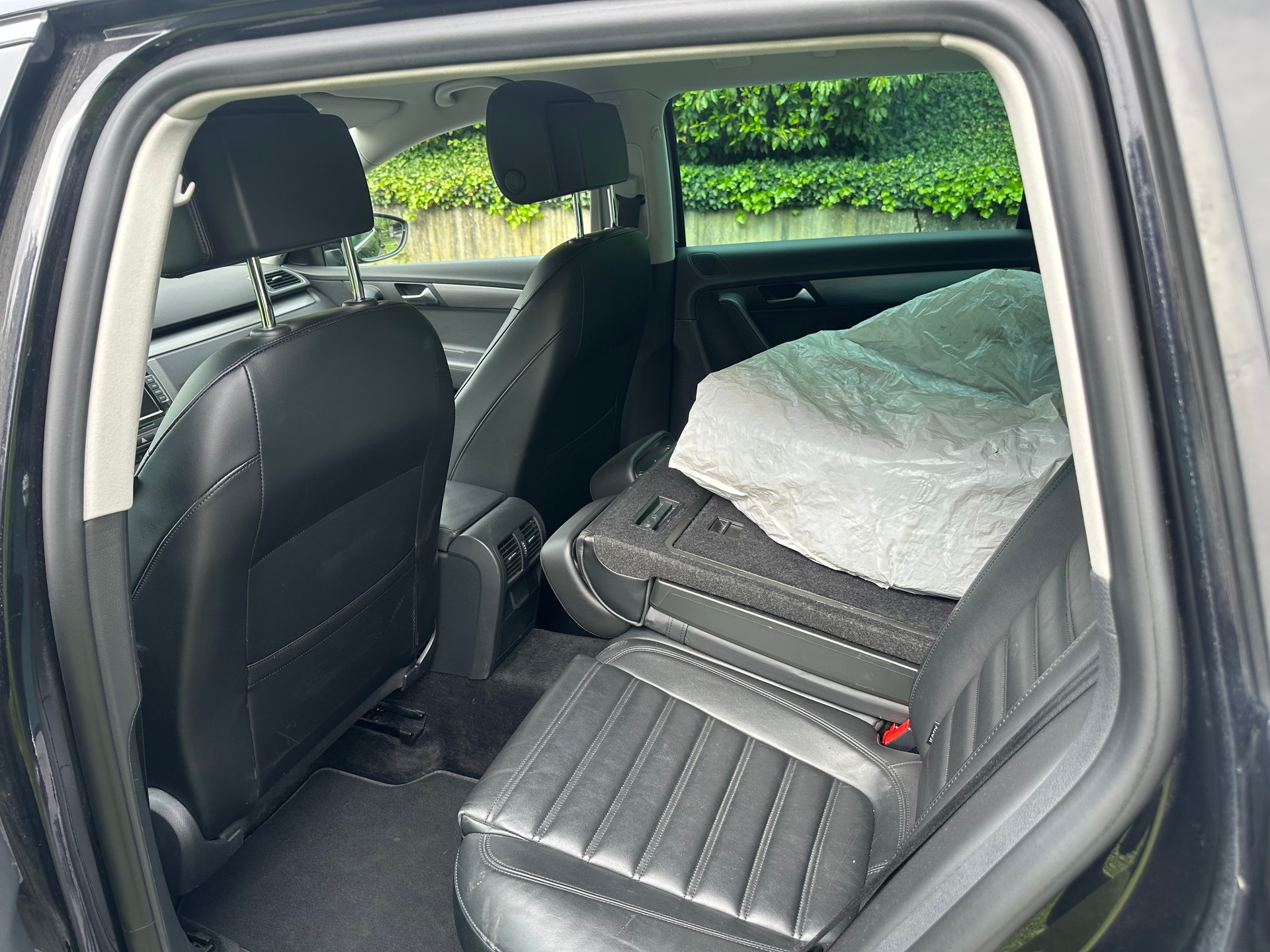 VW Passat Variant 2.0 TDI BMT R-Line 4MDSG-image-9