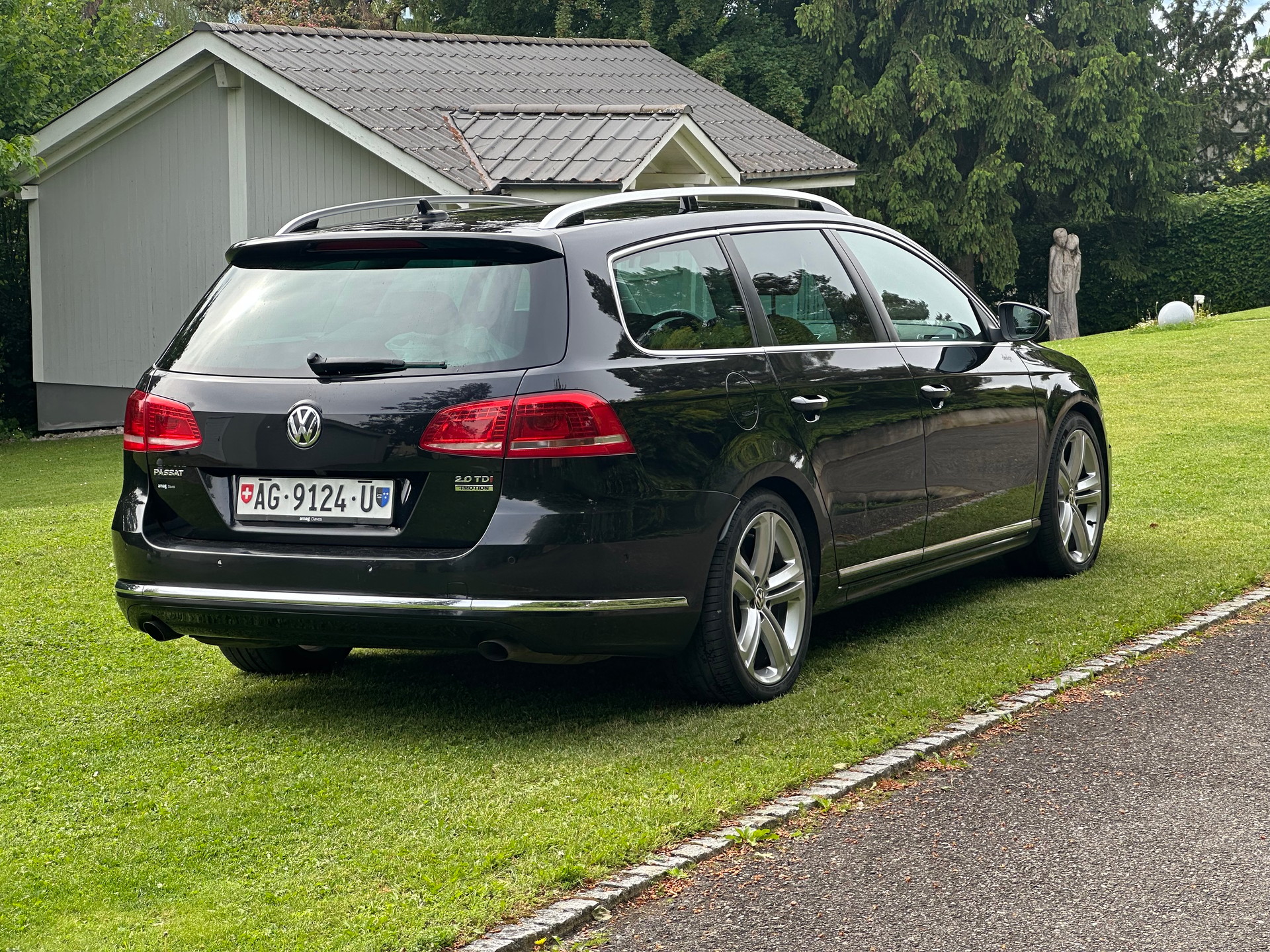 VW Passat Variant 2.0 TDI BMT R-Line 4MDSG-image-5