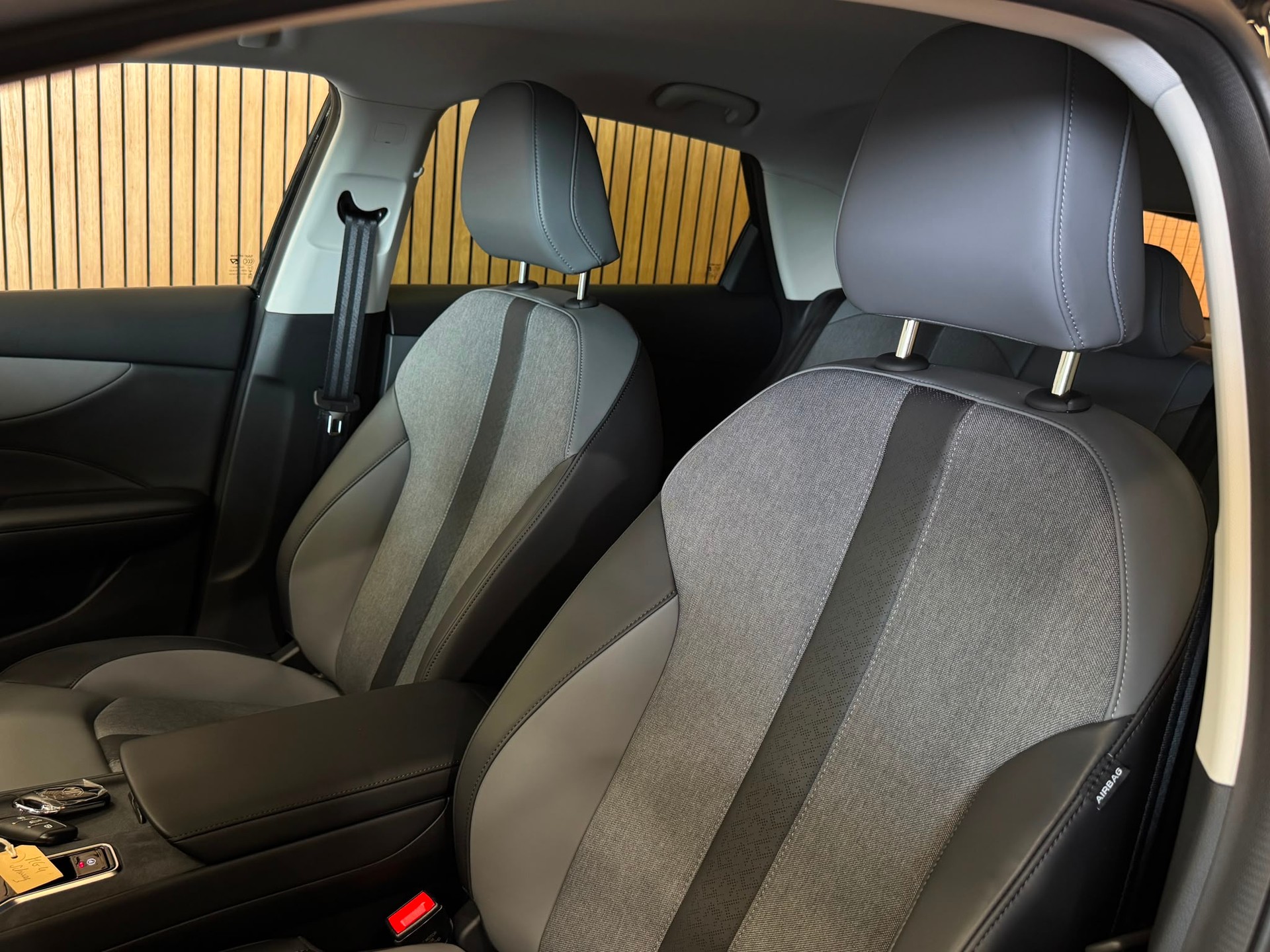 MG 4 EV 64kWh Premium-image-18