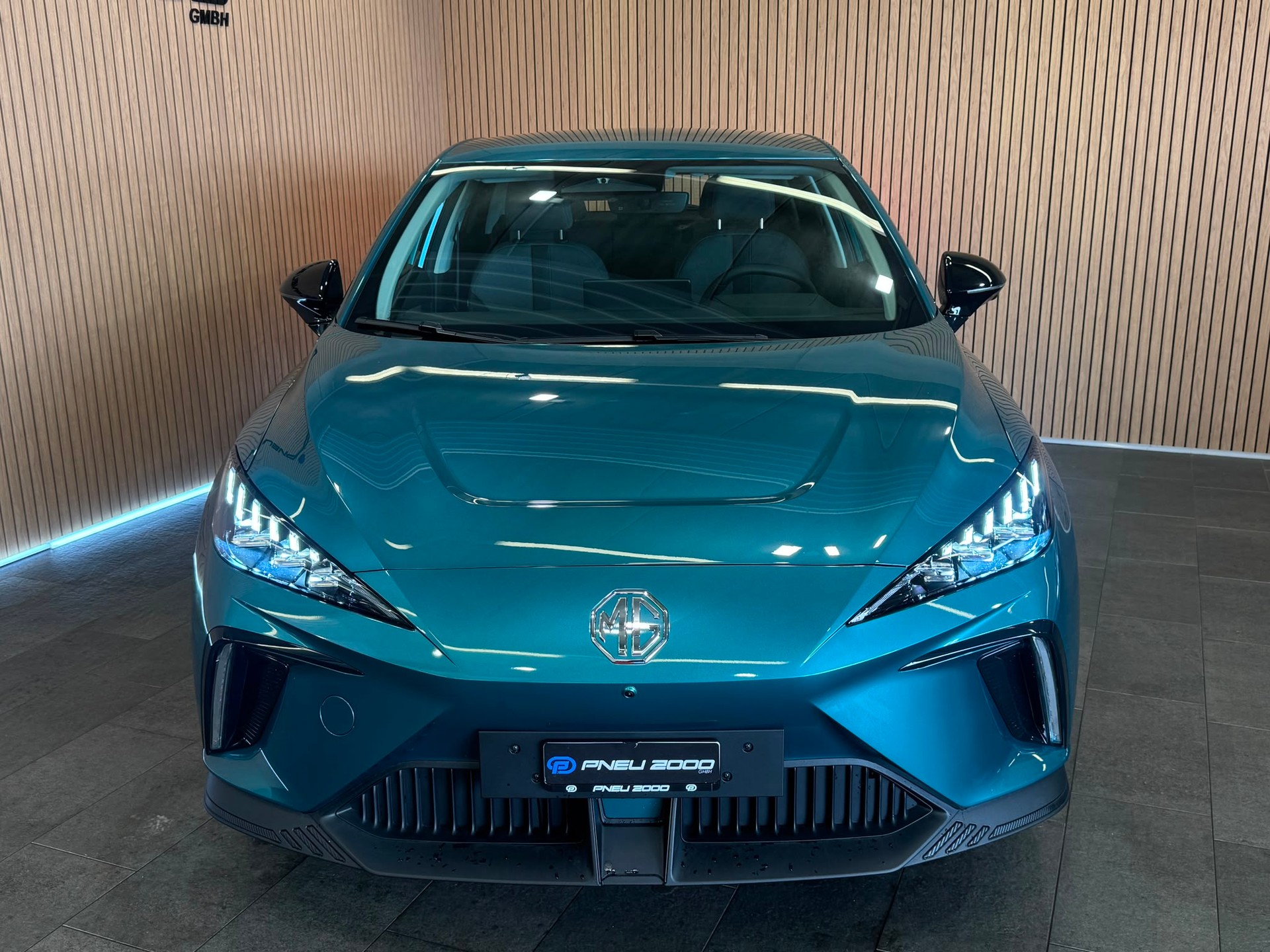 MG 4 EV 64kWh Premium-showroom-element-1