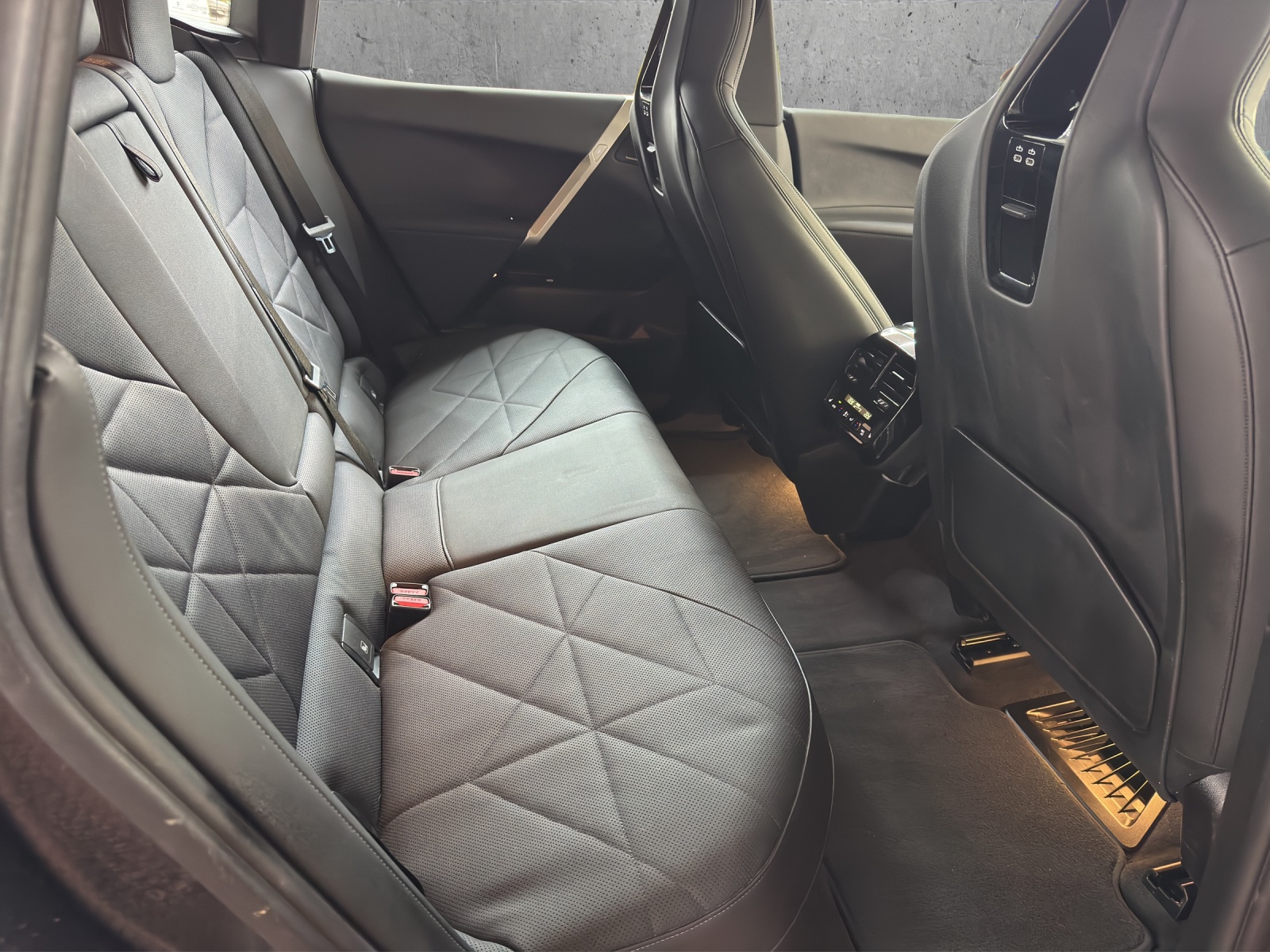 BMW iX xDrive50-image-12