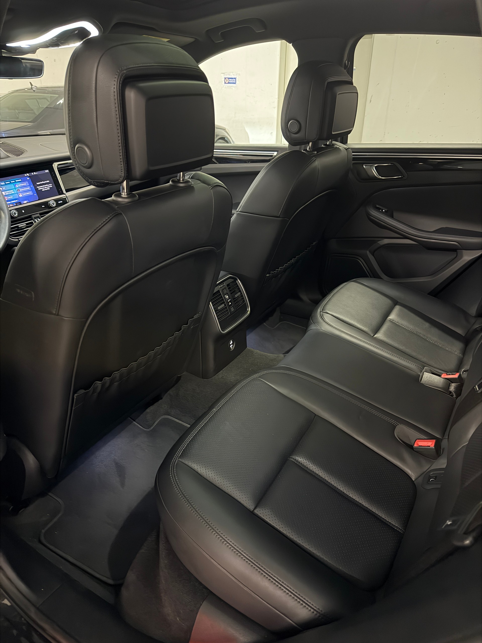 PORSCHE Macan-image-10