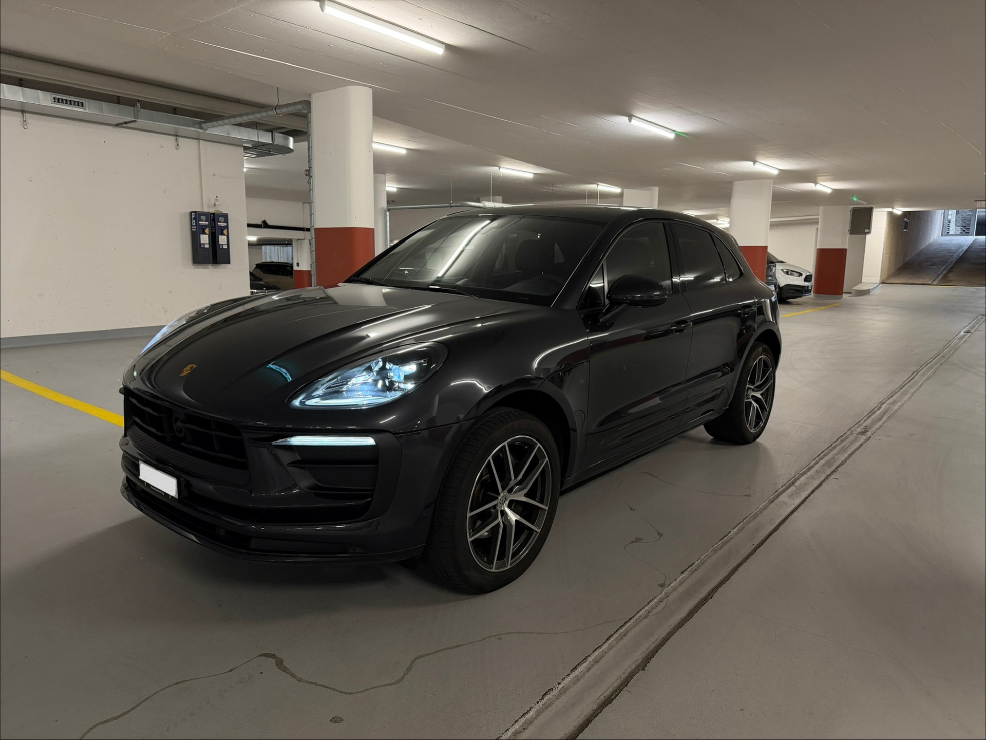 PORSCHE Macan-image-5