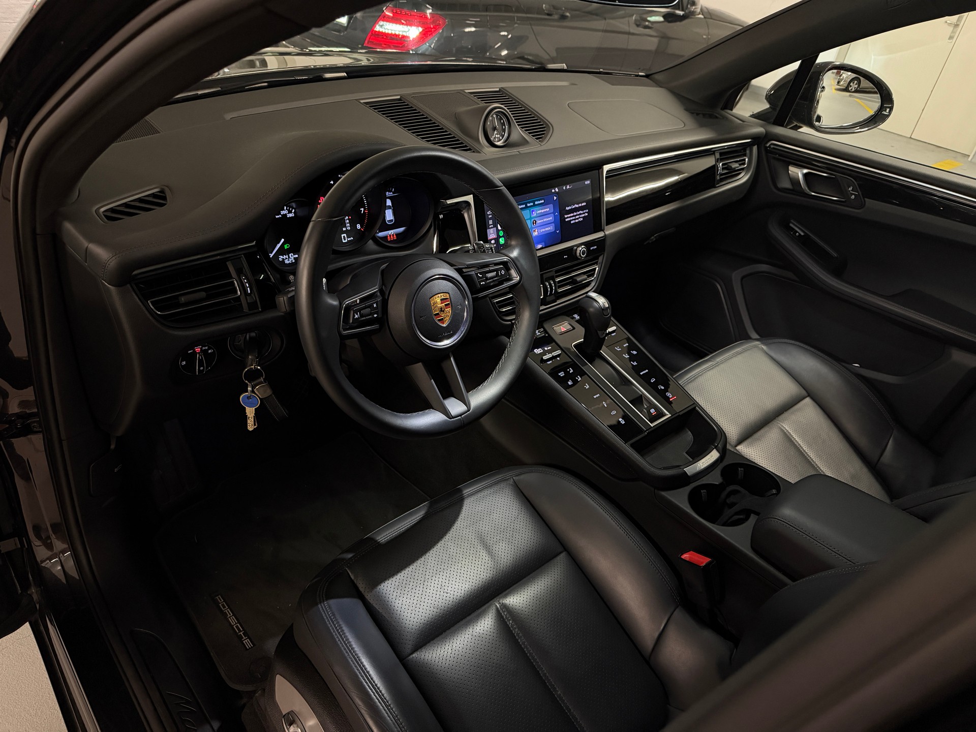 PORSCHE Macan-image-7
