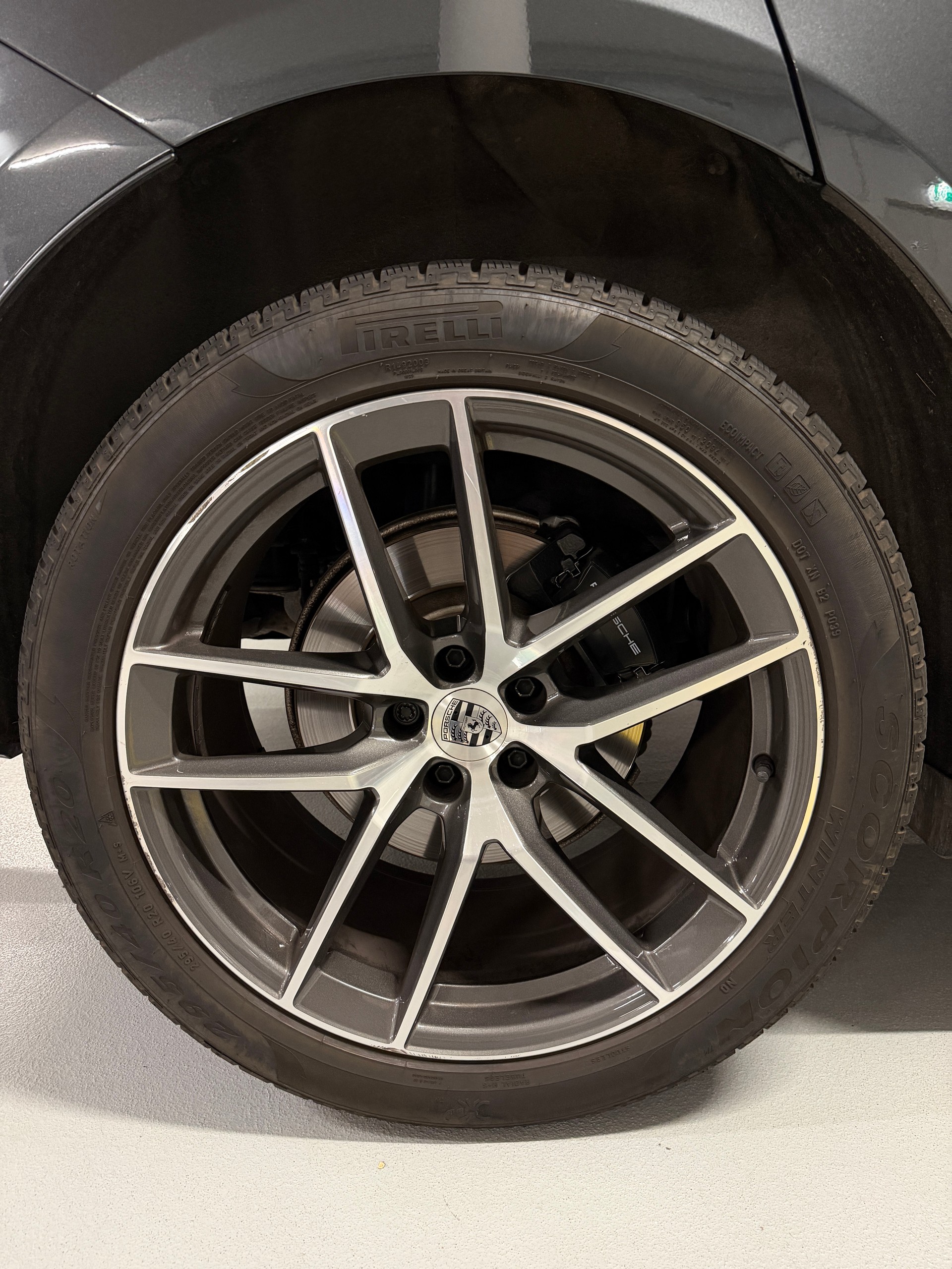 PORSCHE Macan-image-13