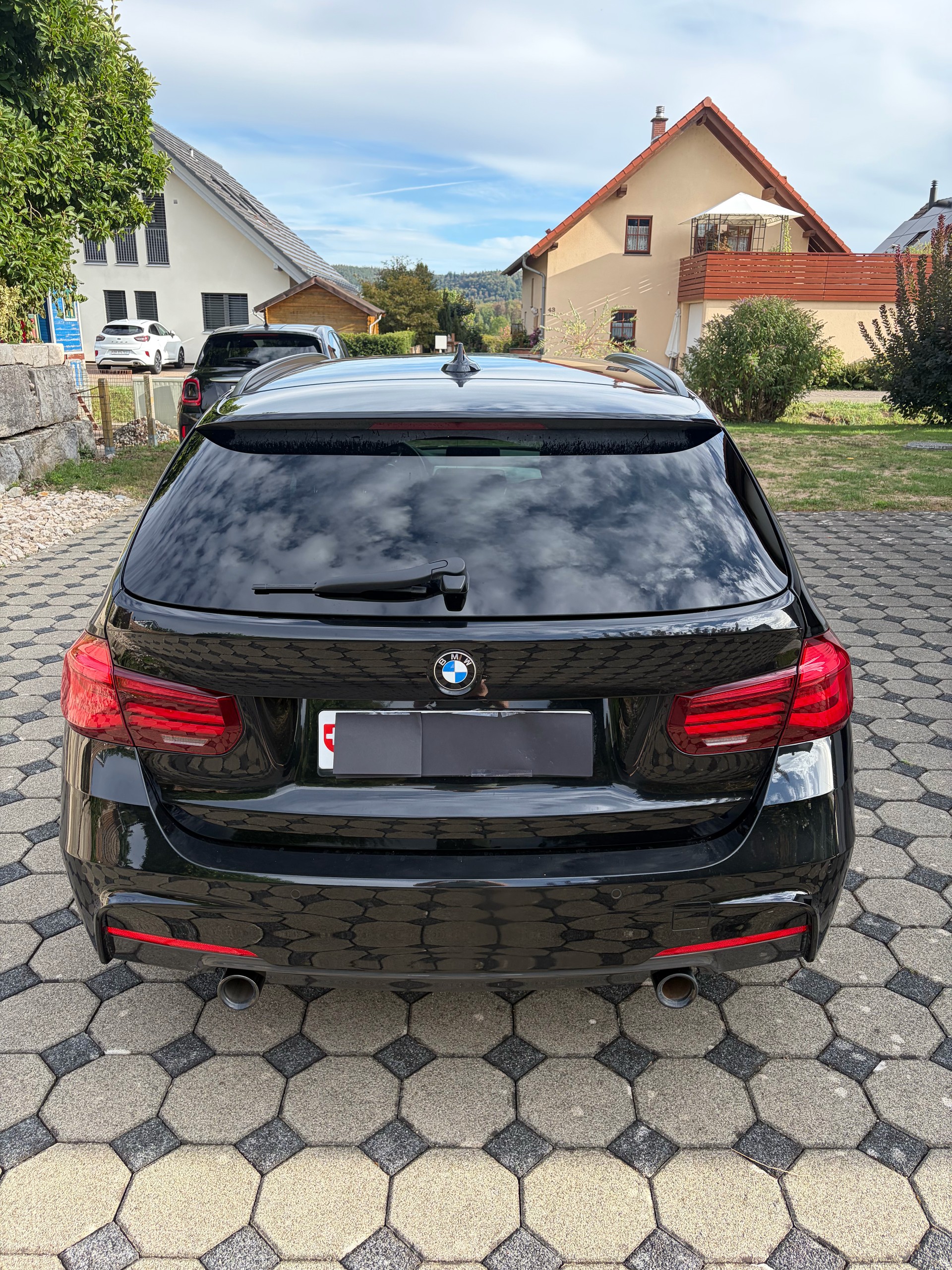 BMW 340i xDrive-image-2