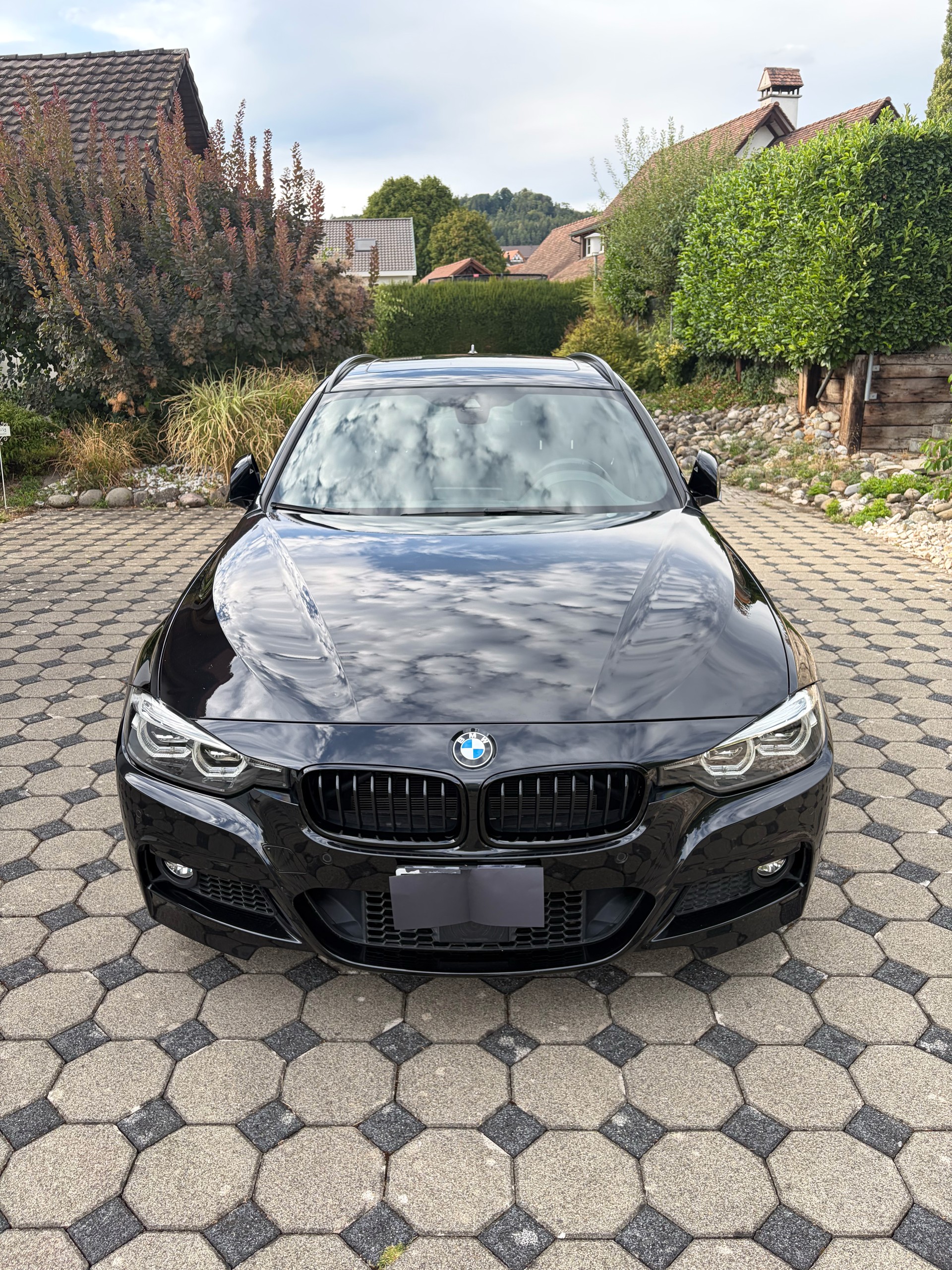 BMW 340i xDrive-image-1