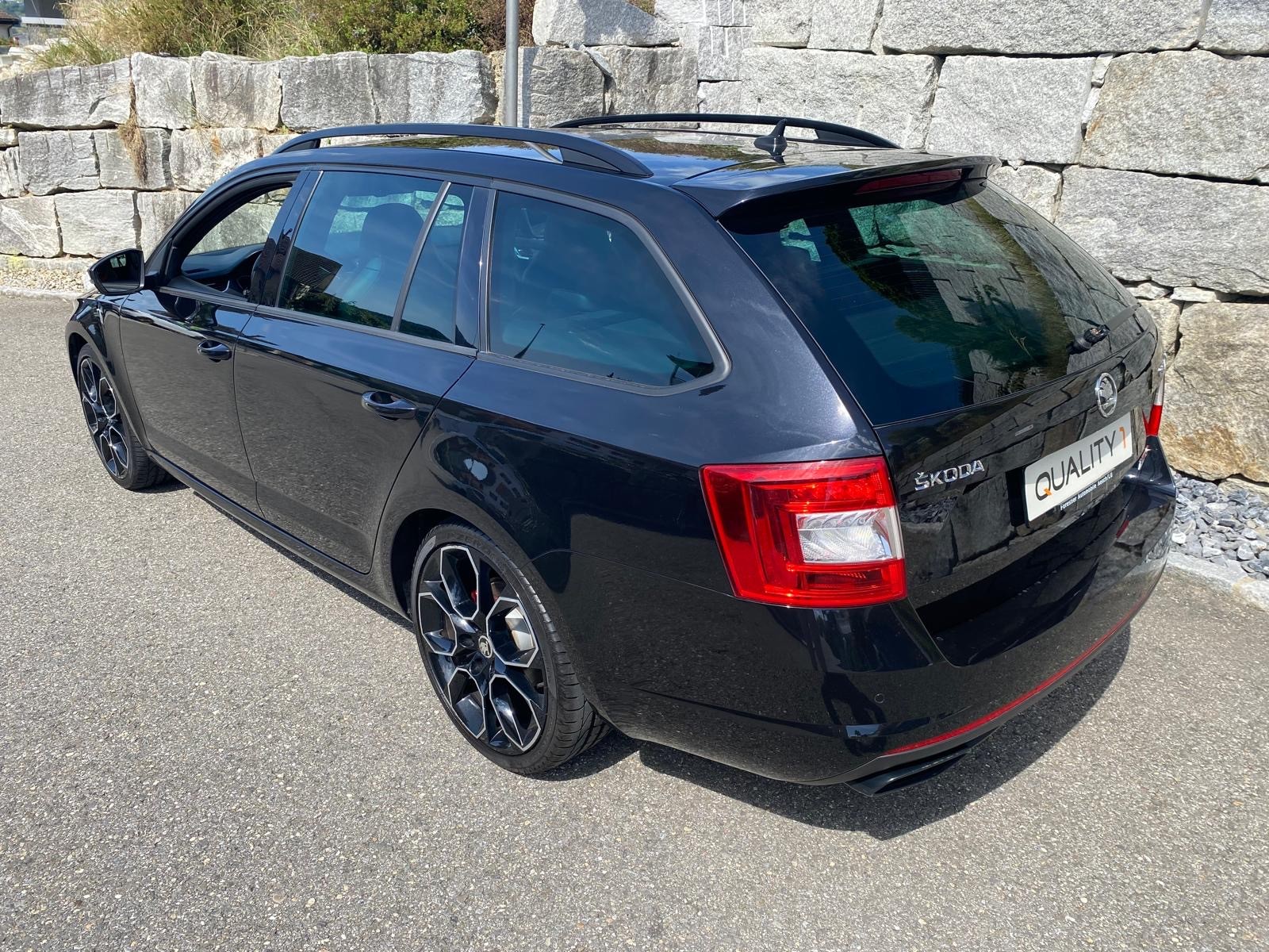 SKODA Octavia Combi 2.0 TSI RS 230 DSG-image-2