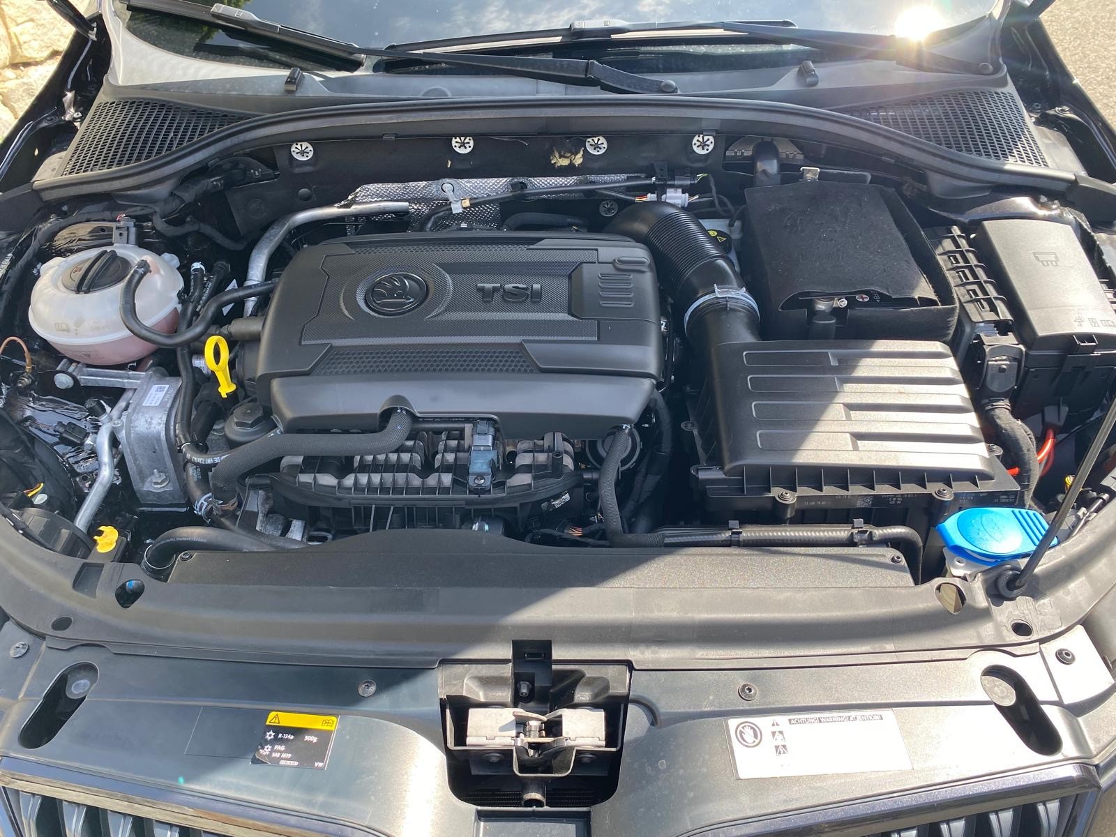 SKODA Octavia Combi 2.0 TSI RS 230 DSG-image-14