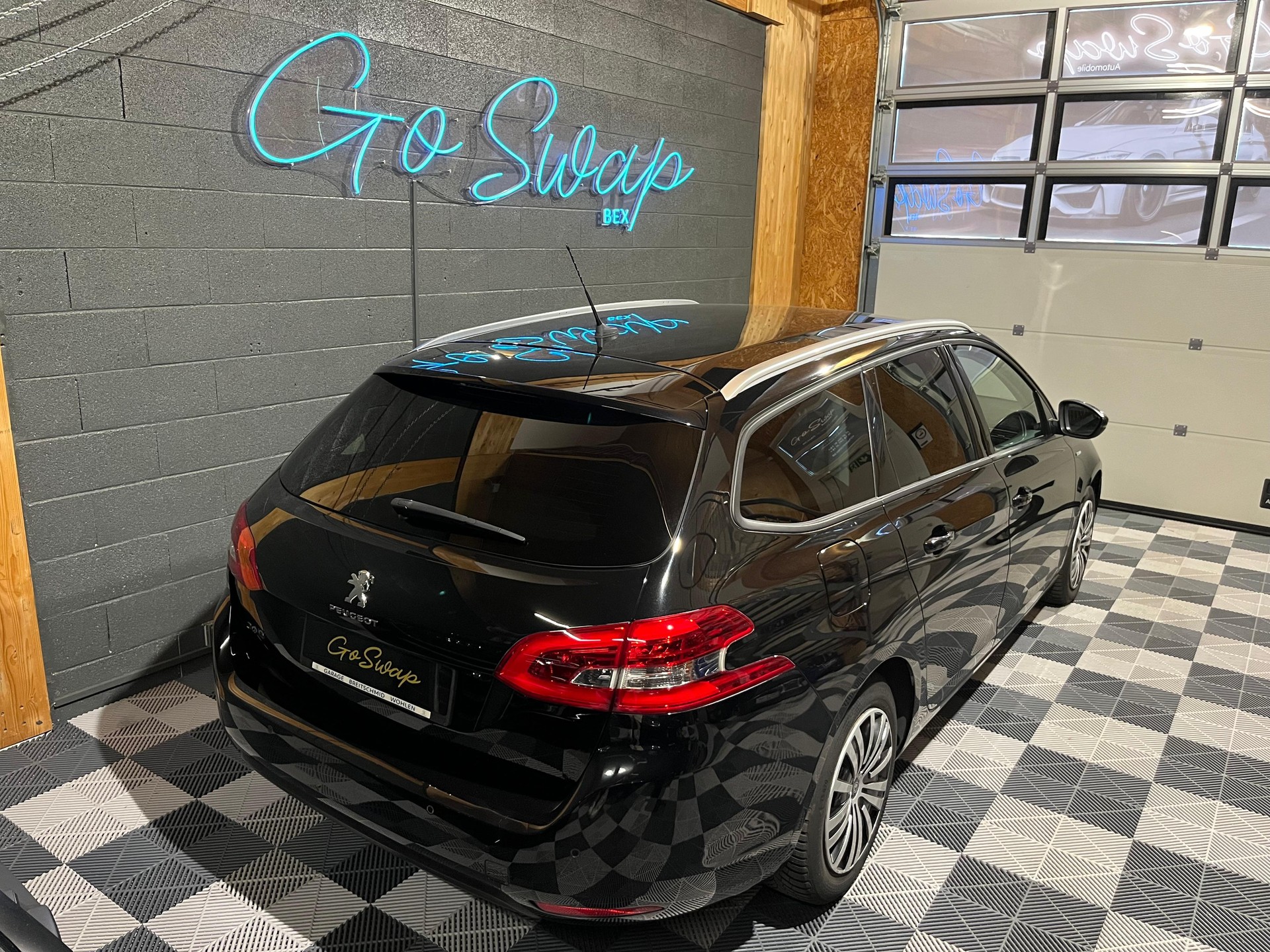 PEUGEOT 308 SW 1.2 Pure Tech Style EAT8-showroom-element-3