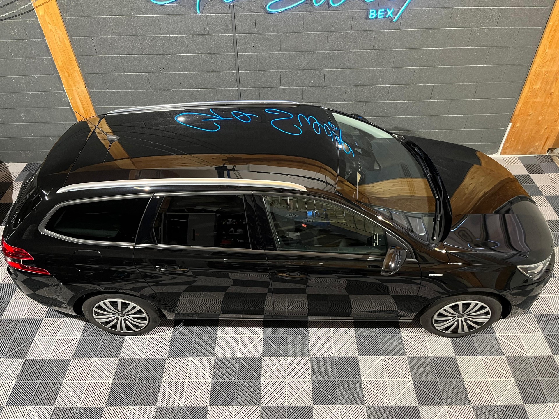 PEUGEOT 308 SW 1.2 Pure Tech Style EAT8-showroom-element-1