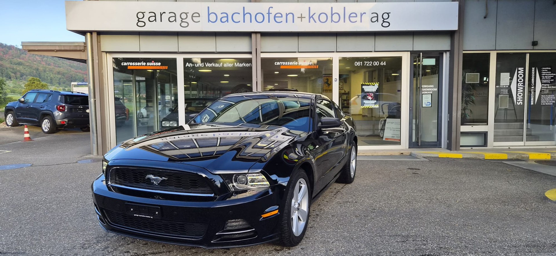FORD MUSTANG