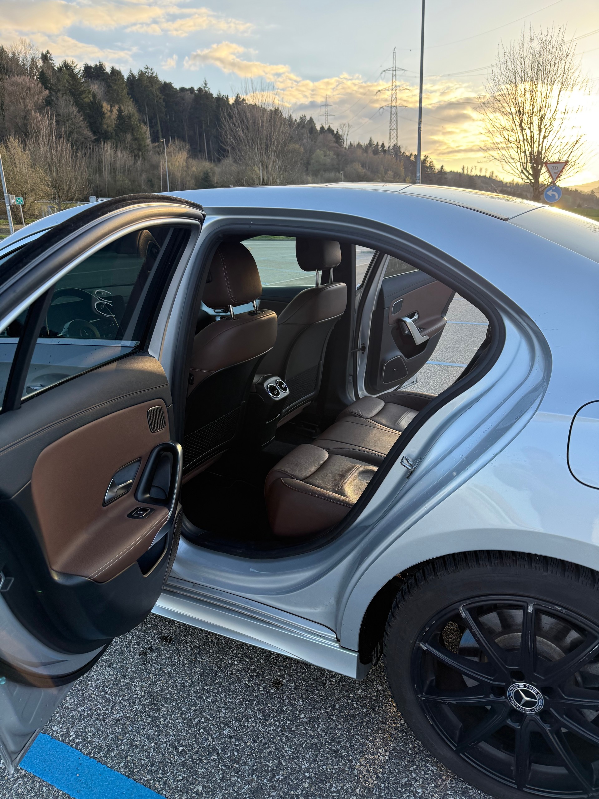 MERCEDES-BENZ A 250 AMG Line 4m-image-6