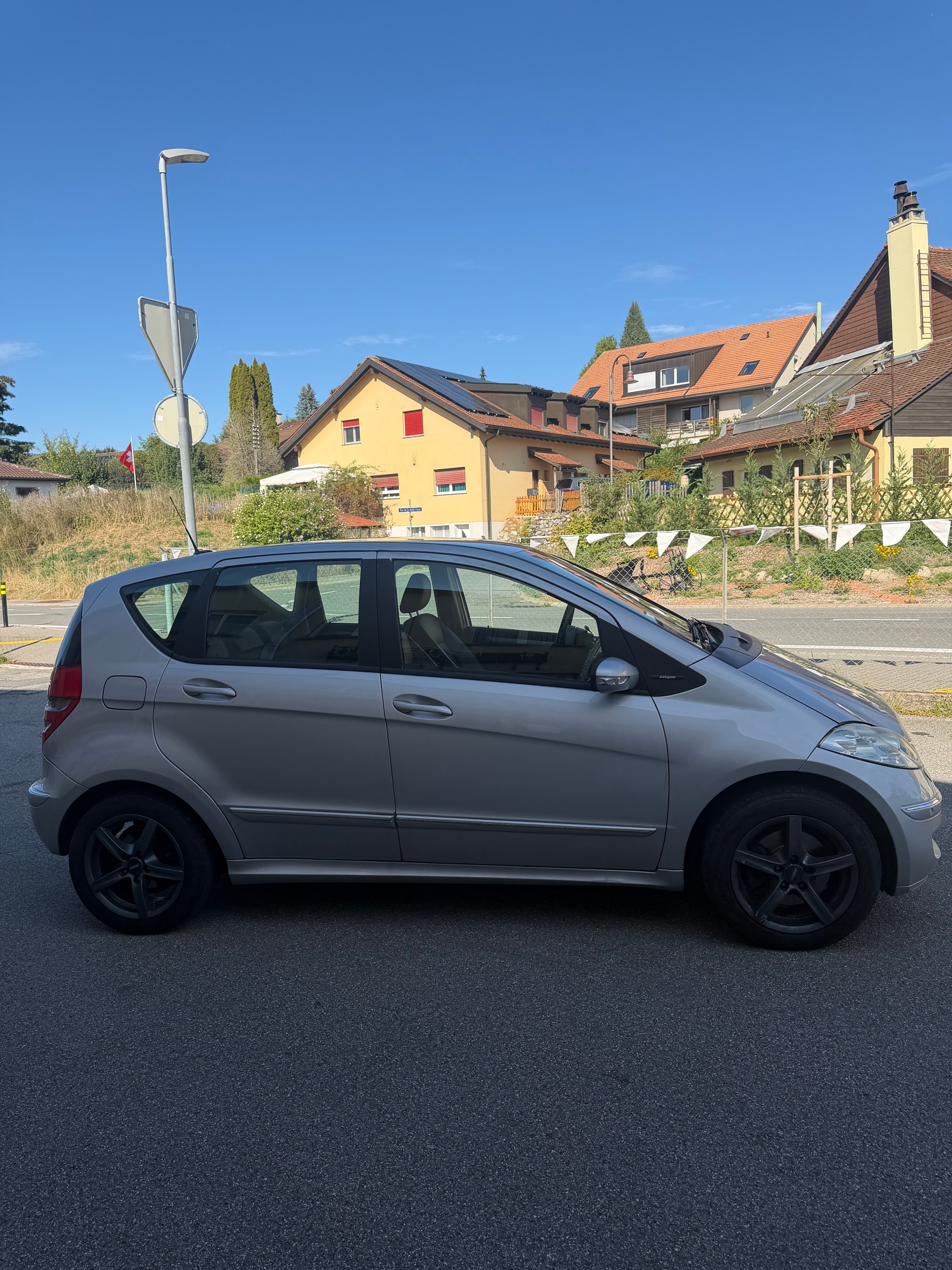 MERCEDES-BENZ A 200 T Avantgarde-showroom-element-1