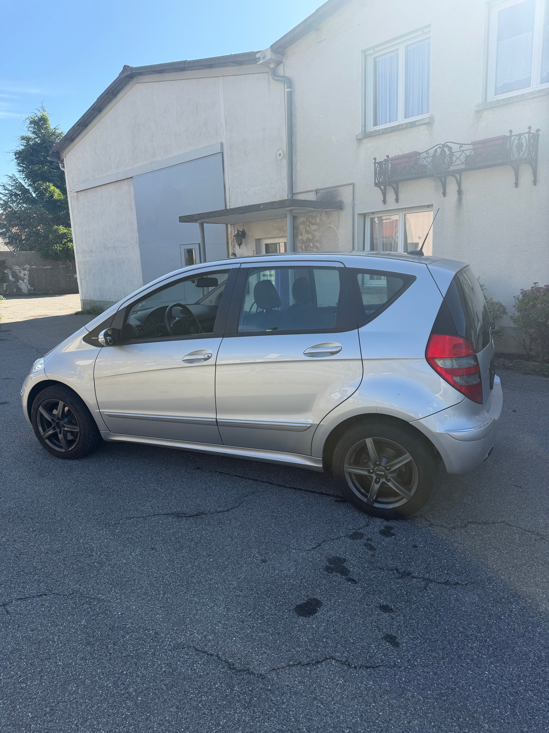 MERCEDES-BENZ A 200 T Avantgarde-showroom-element-2