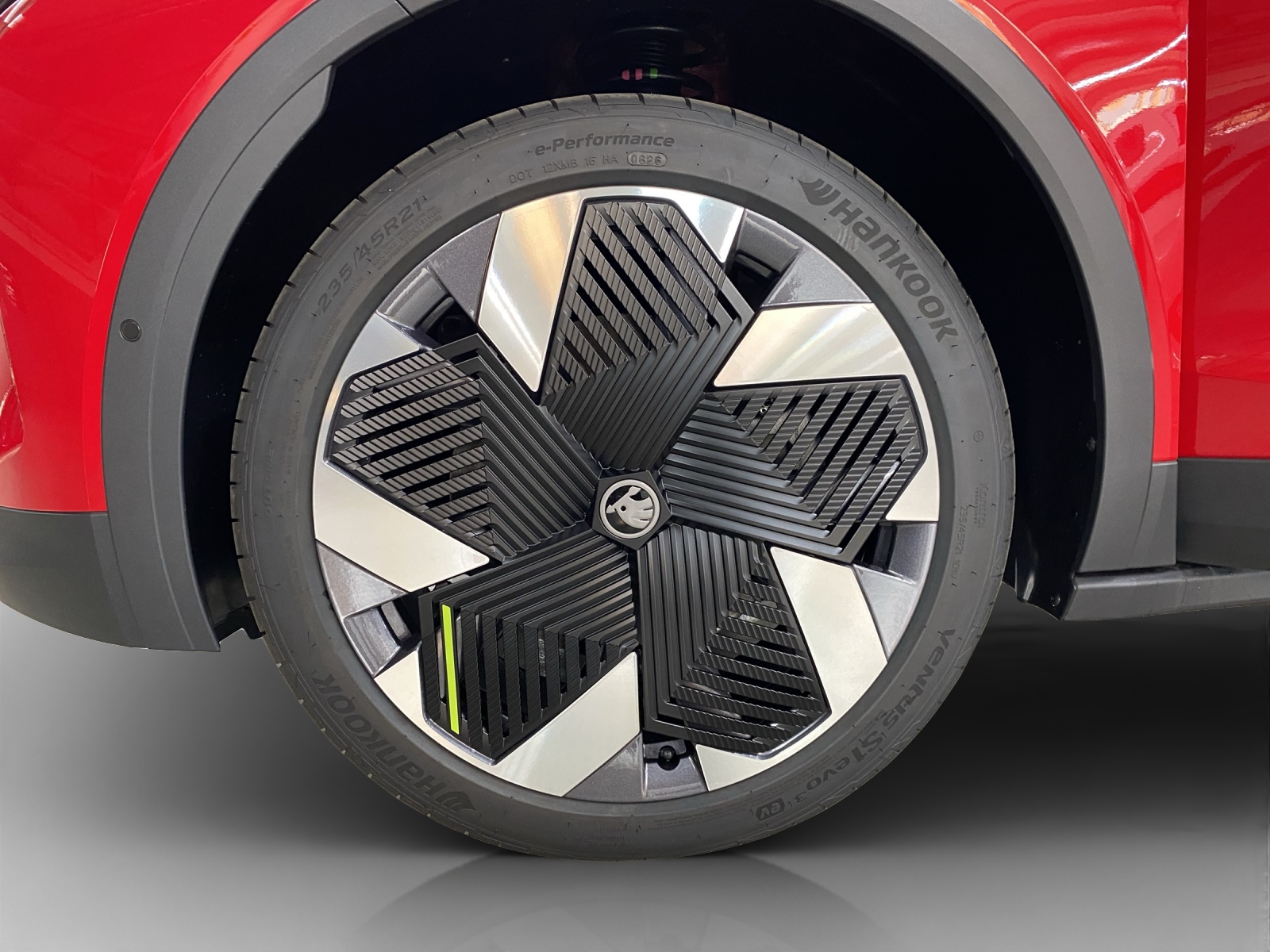 SKODA Elroq RS 4x4-image-15