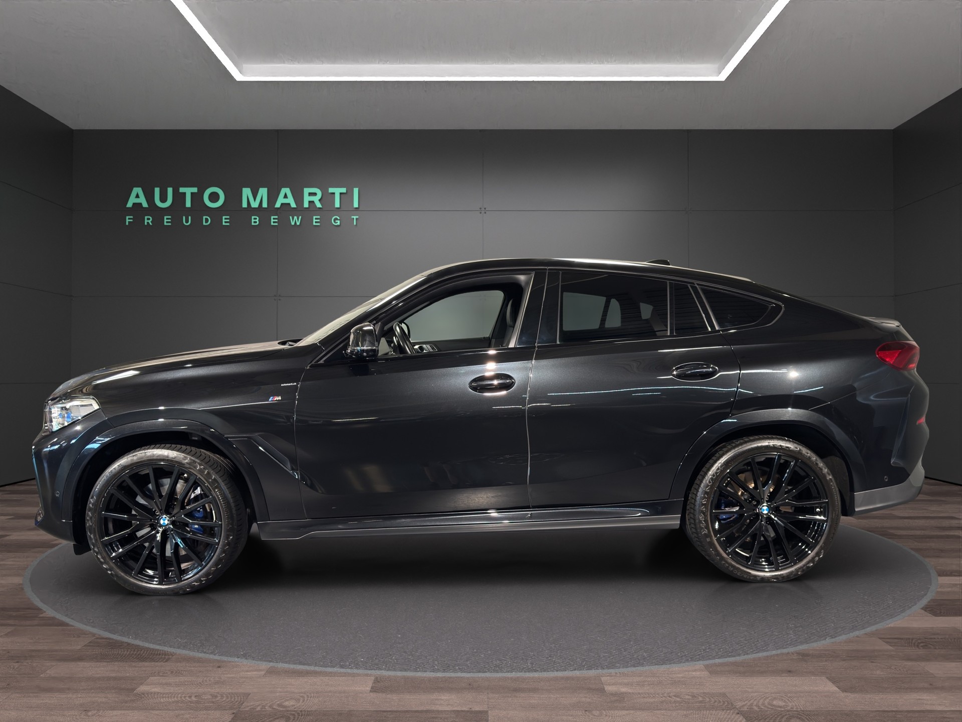 BMW X6 M50i-showroom-element-1