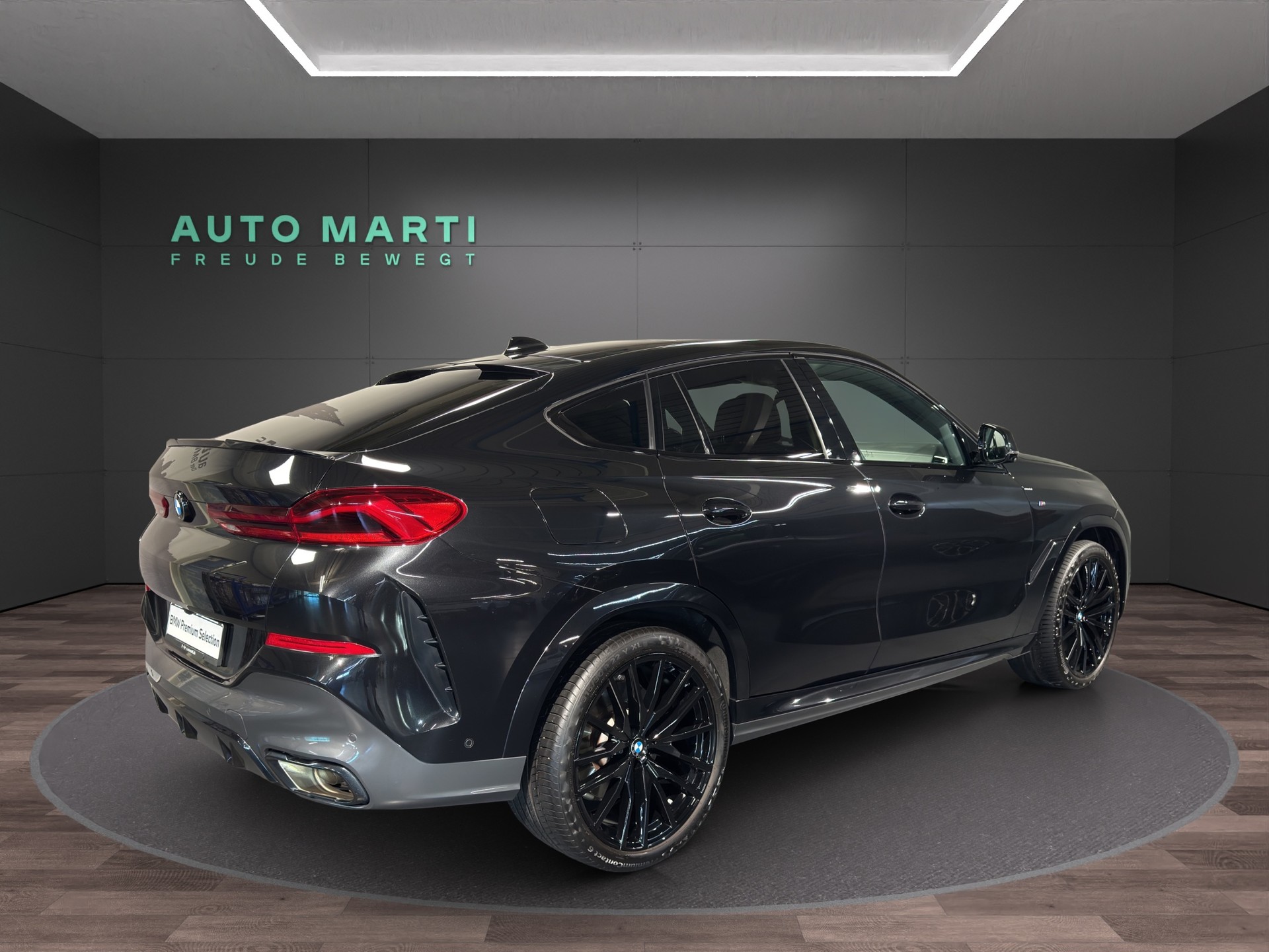 BMW X6 M50i-showroom-element-3
