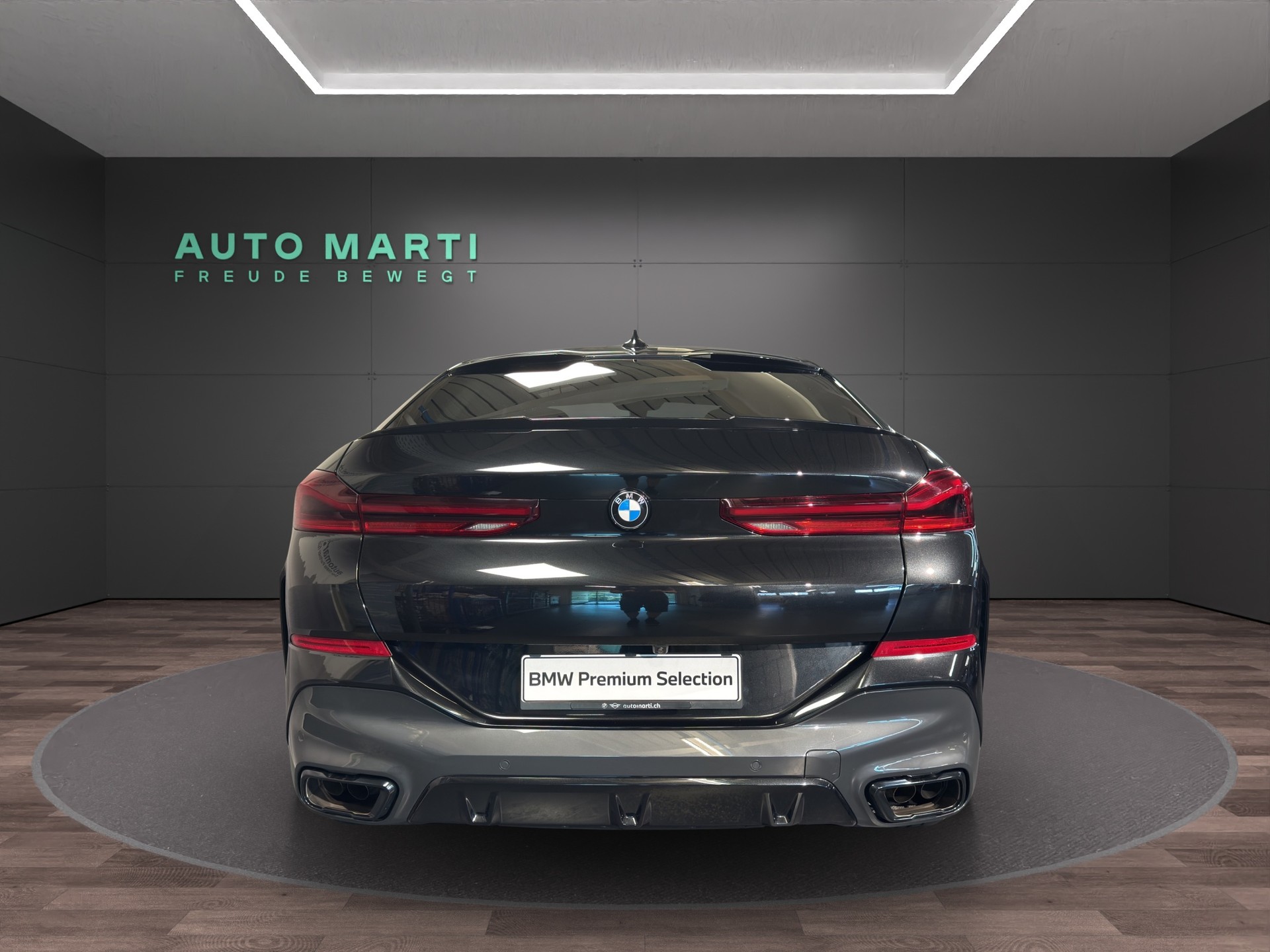 BMW X6 M50i-showroom-element-2