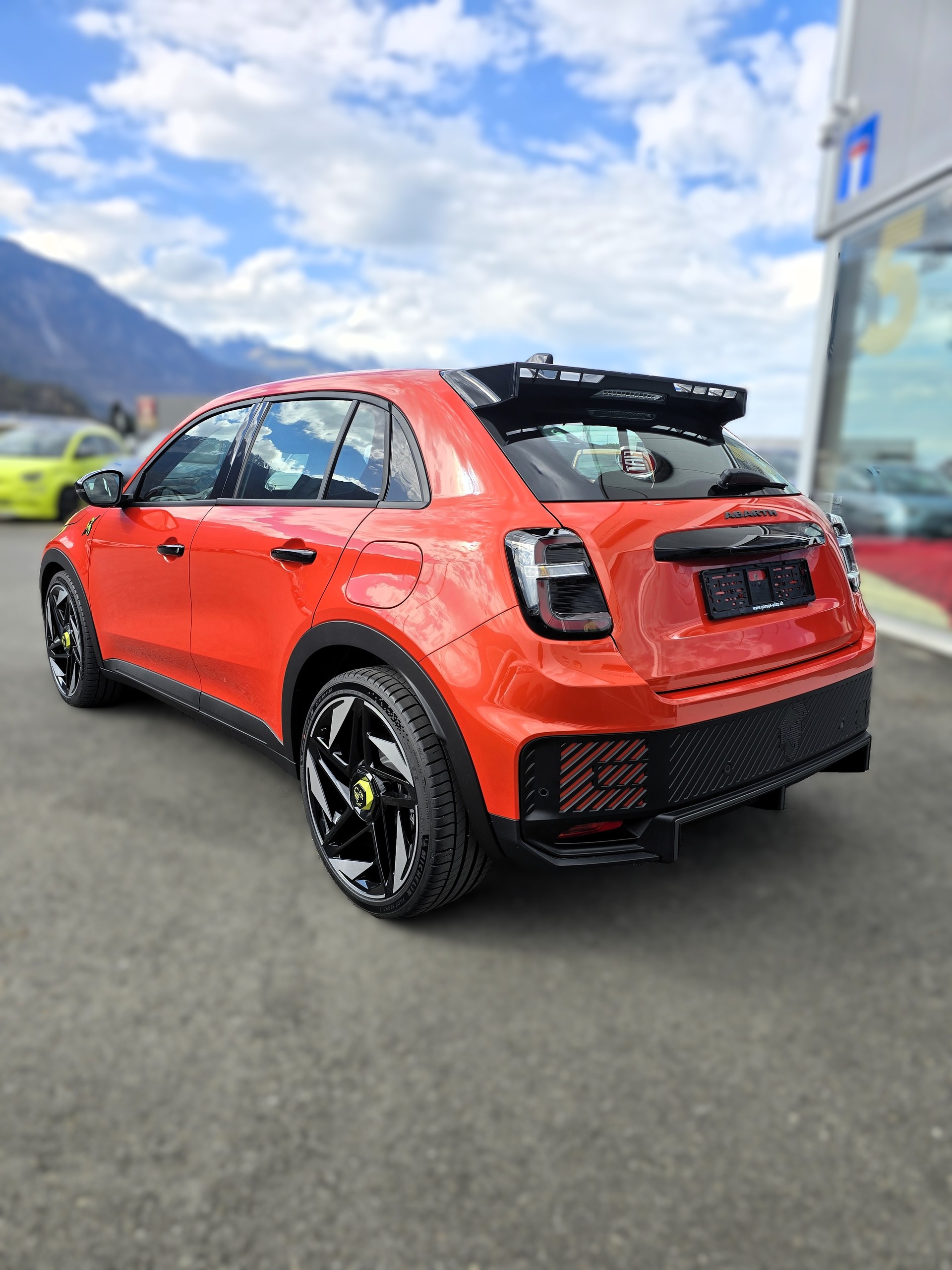 FIAT Abarth 600e Turismo-showroom-element-3