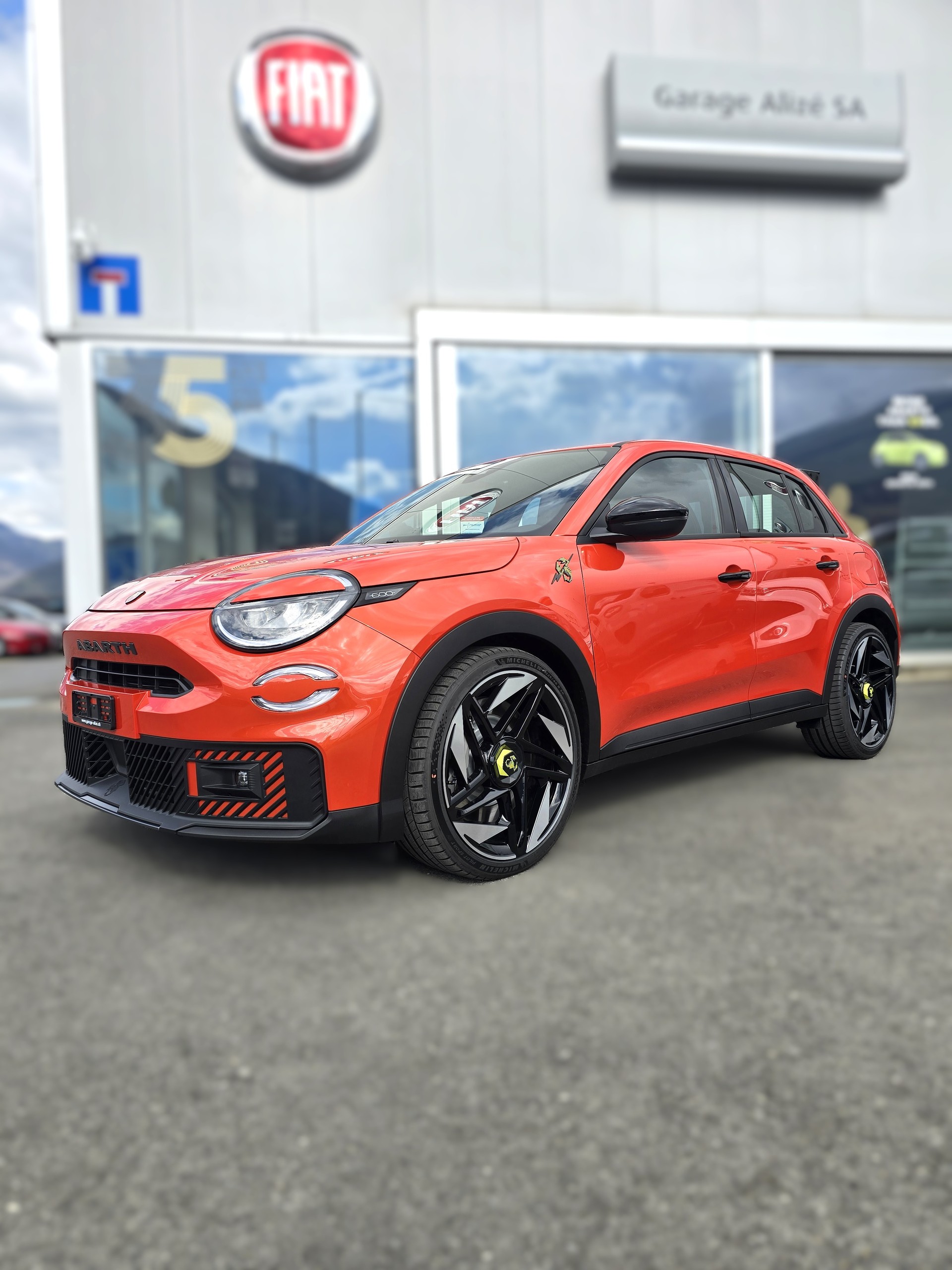 FIAT Abarth 600e Turismo-showroom-element-1
