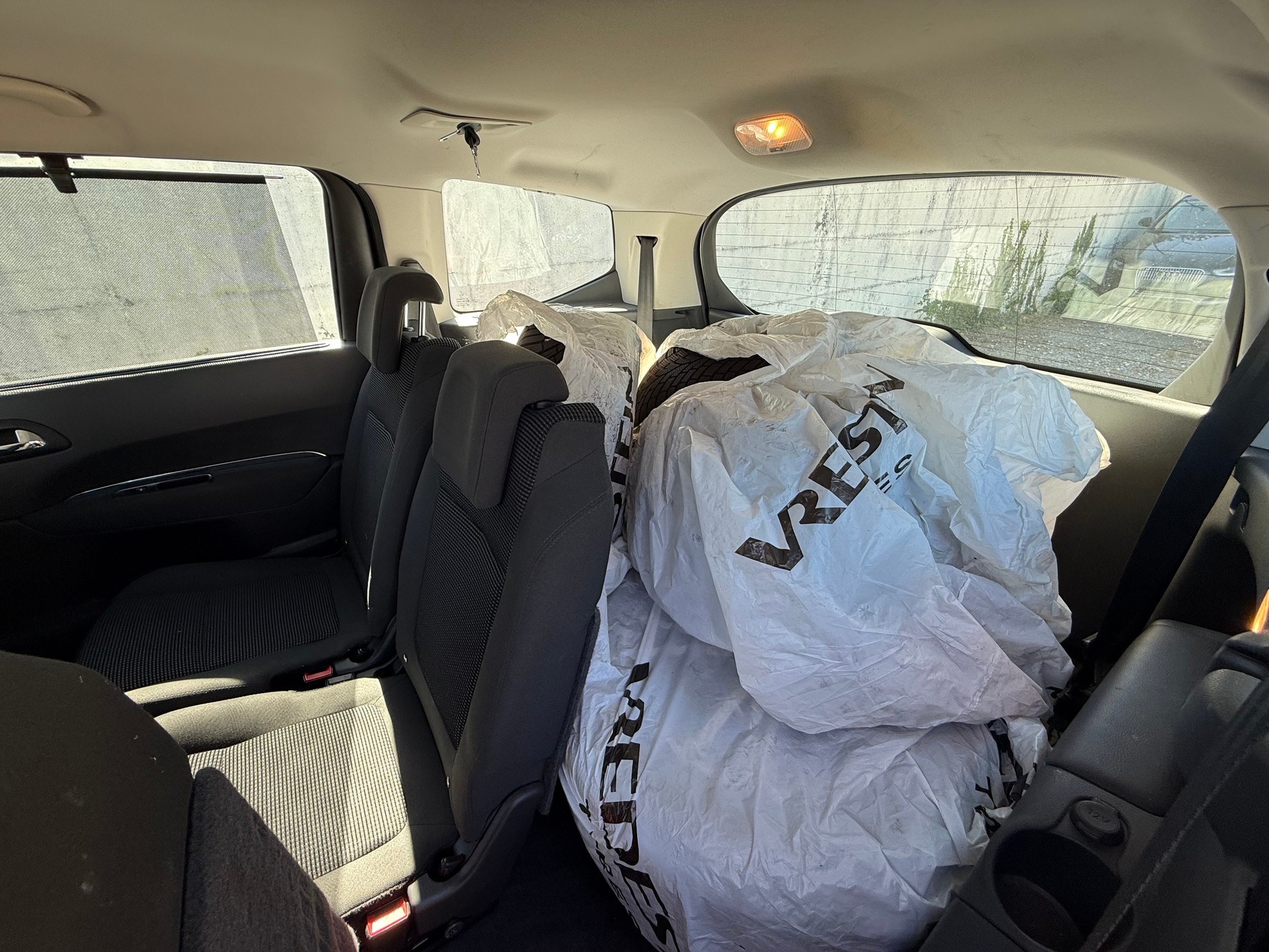 PEUGEOT 5008 1.6 16V T Active-image-8