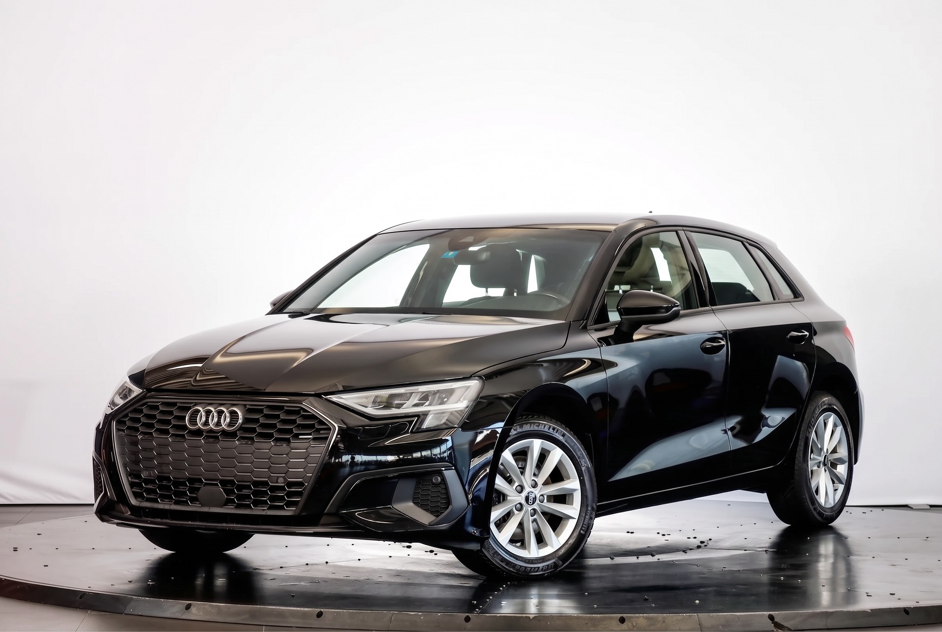 AUDI A3 Sportback 35 TFSI Audi drive select / Smartphone interface / Non-fumeur-showroom-element-3