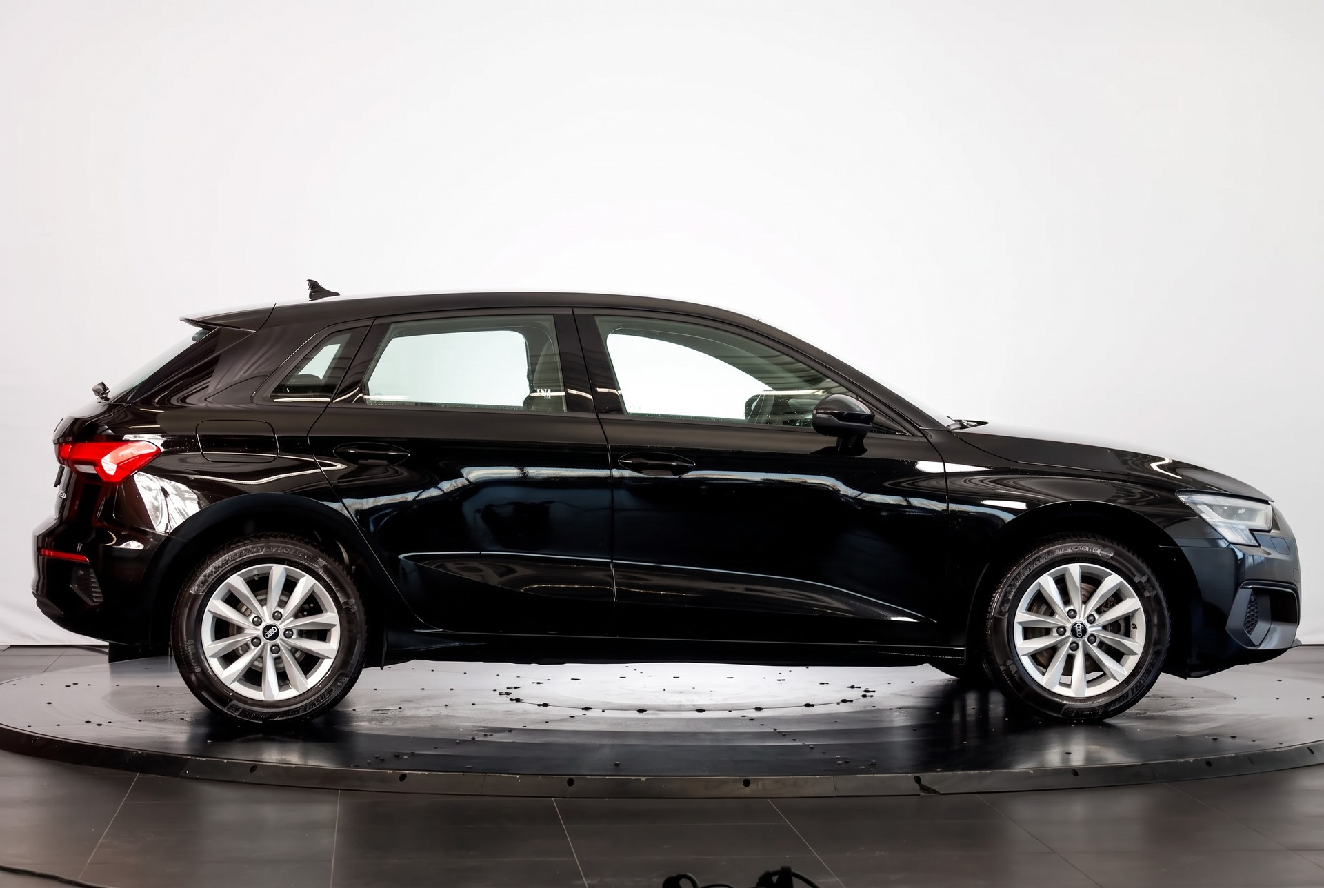 AUDI A3 Sportback 35 TFSI Audi drive select / Smartphone interface / Non-fumeur-image-6