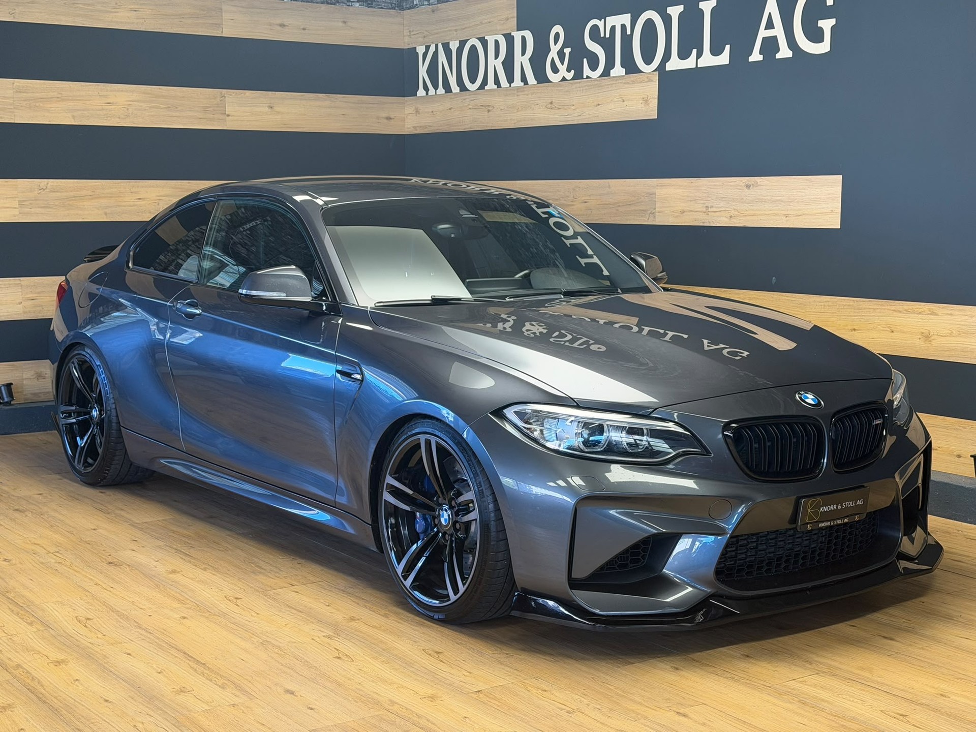 BMW M2 Drivelogic-showroom-element-2