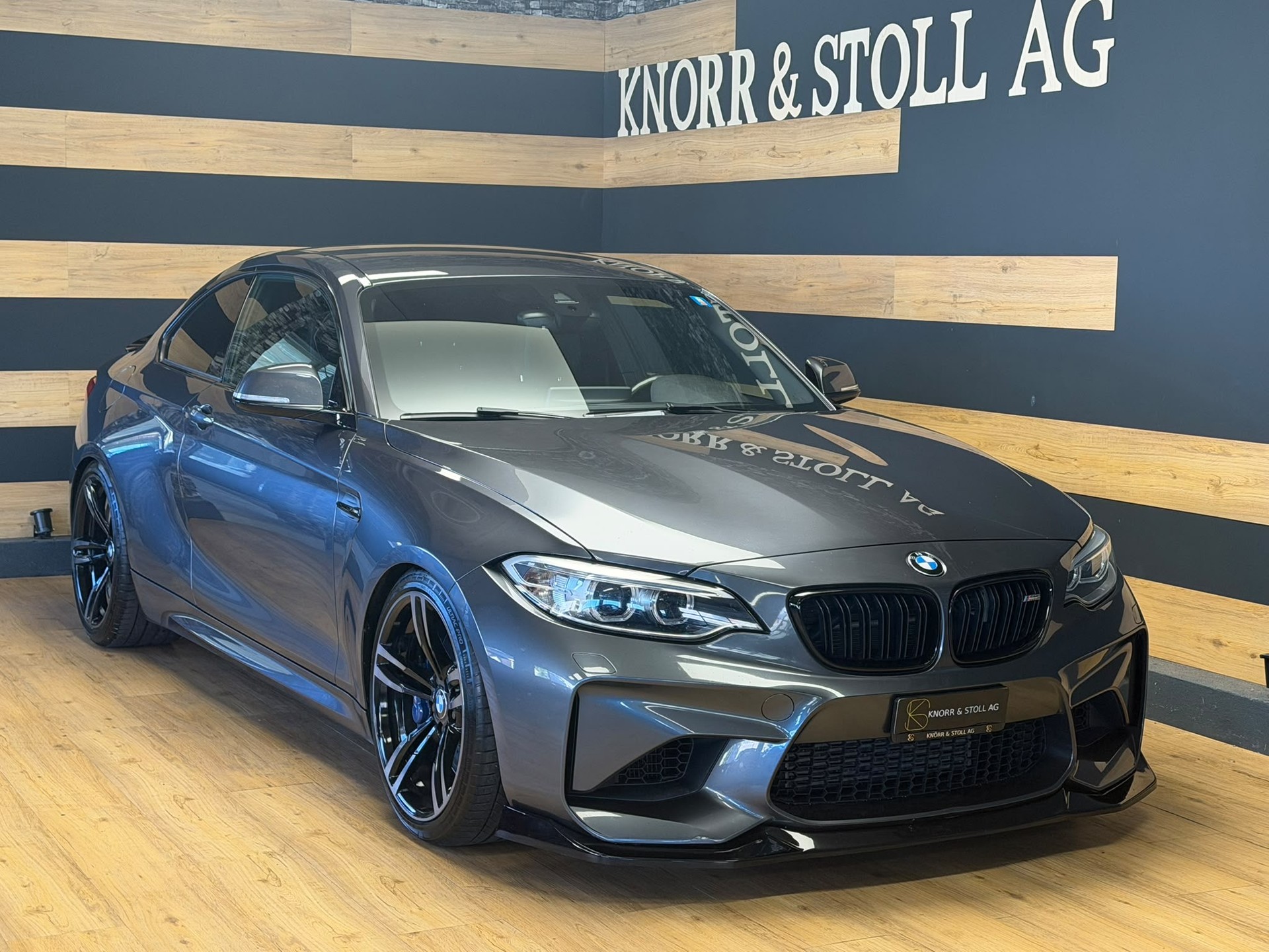 BMW M2 Drivelogic-showroom-element-1
