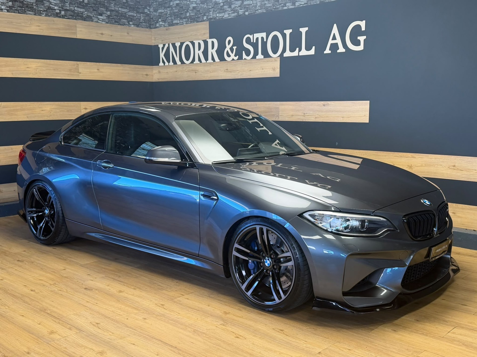 BMW M2 Drivelogic-showroom-element-3