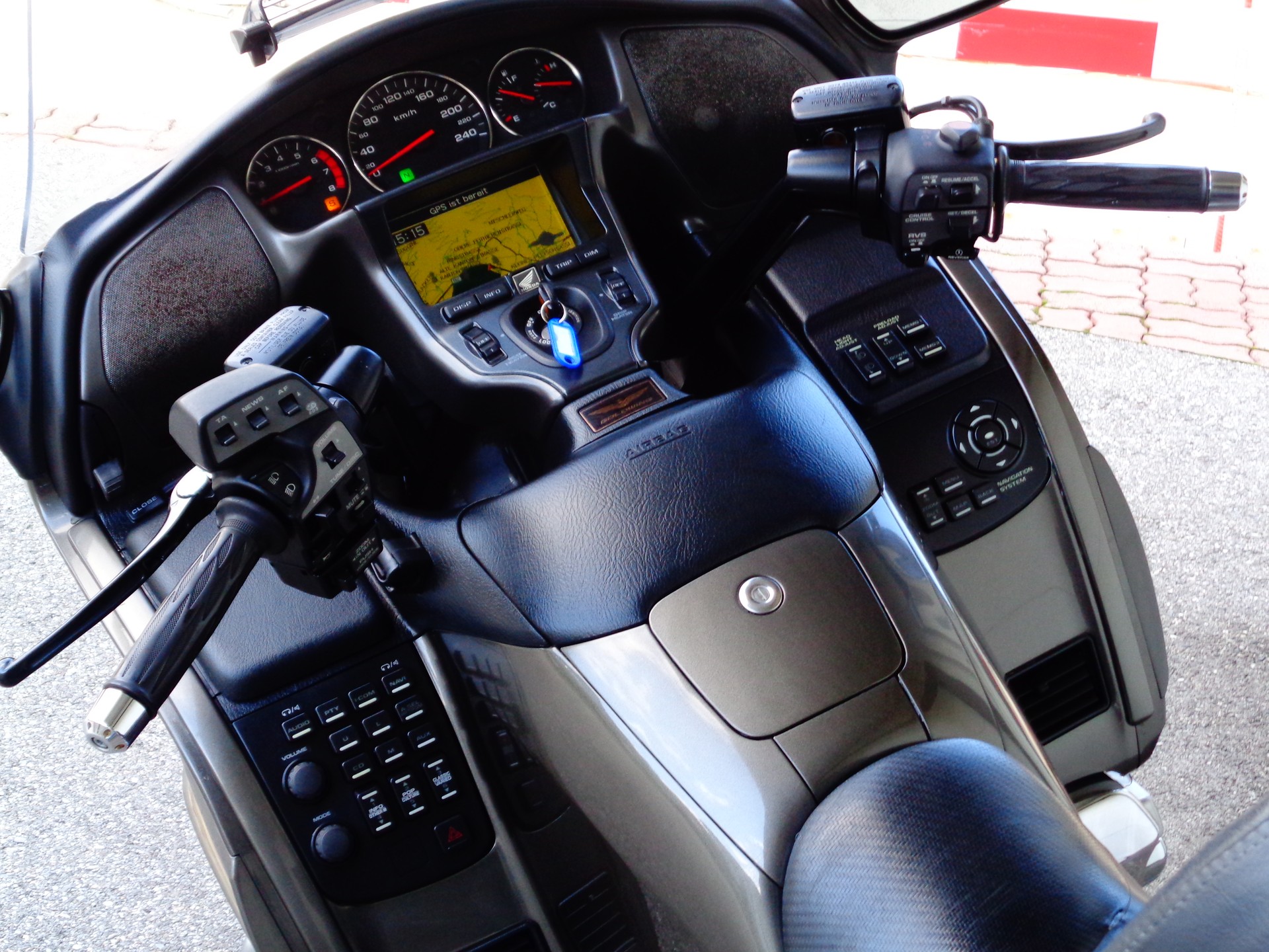 HONDA GL 1800 A Goldwing Airbag / GPS-image-10