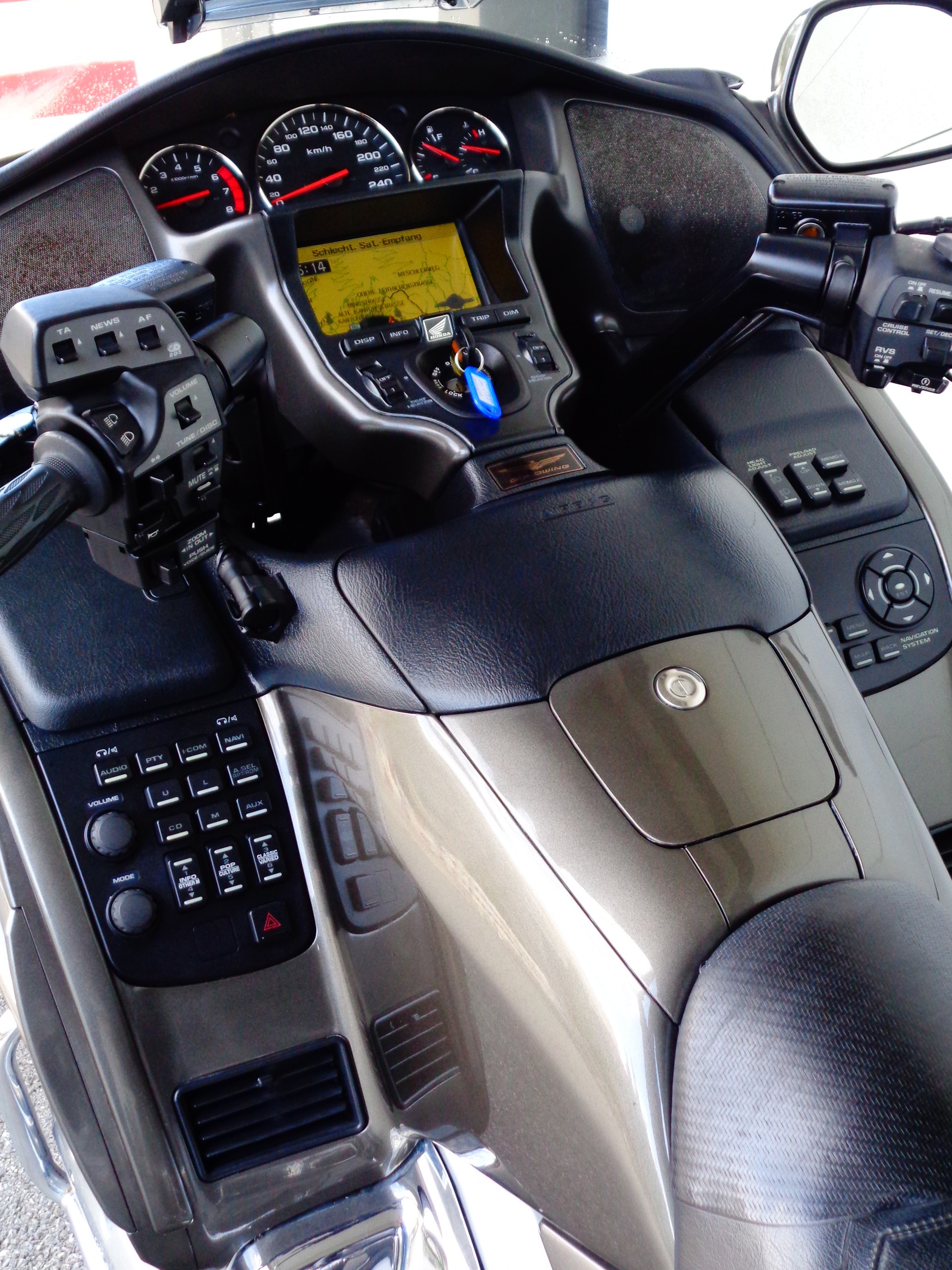 HONDA GL 1800 A Goldwing Airbag / GPS-image-4