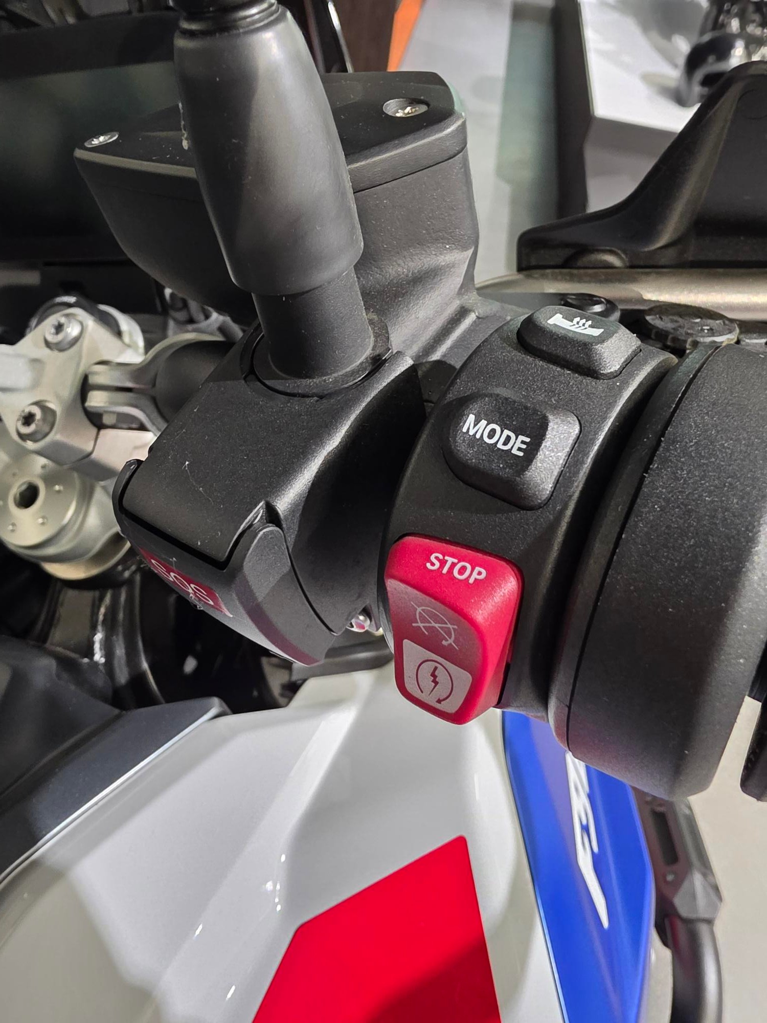 BMW F 900 GS-image-4
