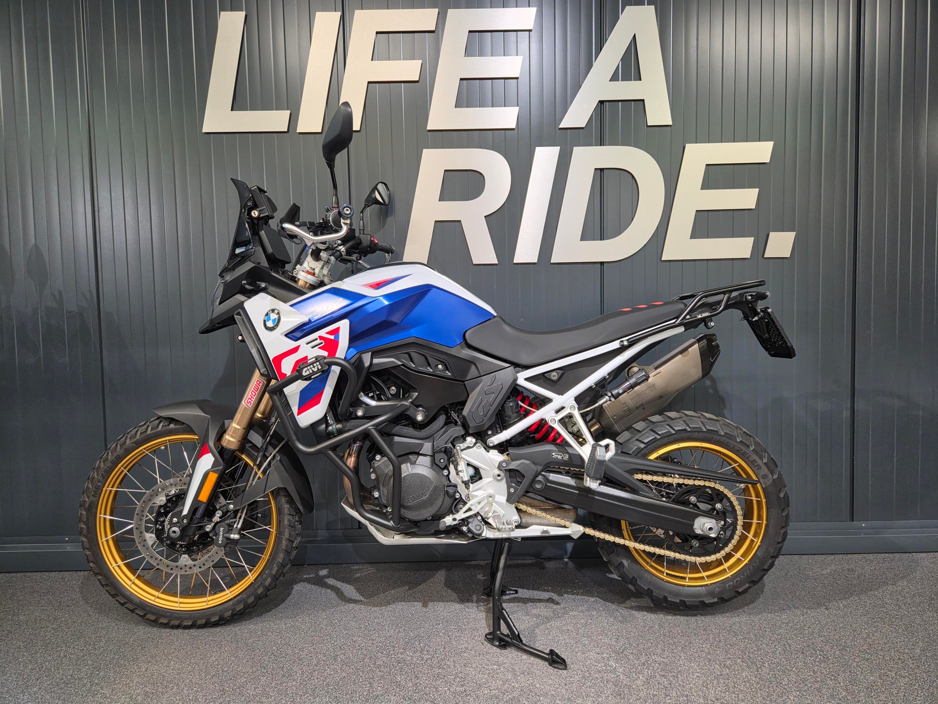 BMW F 900 GS-showroom-element-2