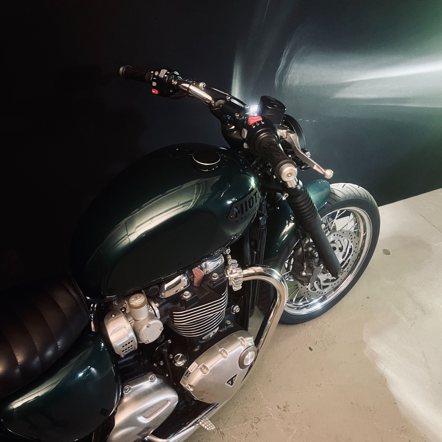 TRIUMPH Bonneville T120 ABS-image-1