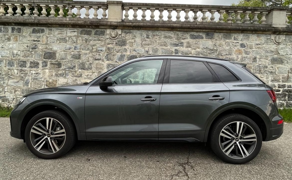 AUDI Q5 40 TDI Black Edition quattro S-tronic-showroom-element-2