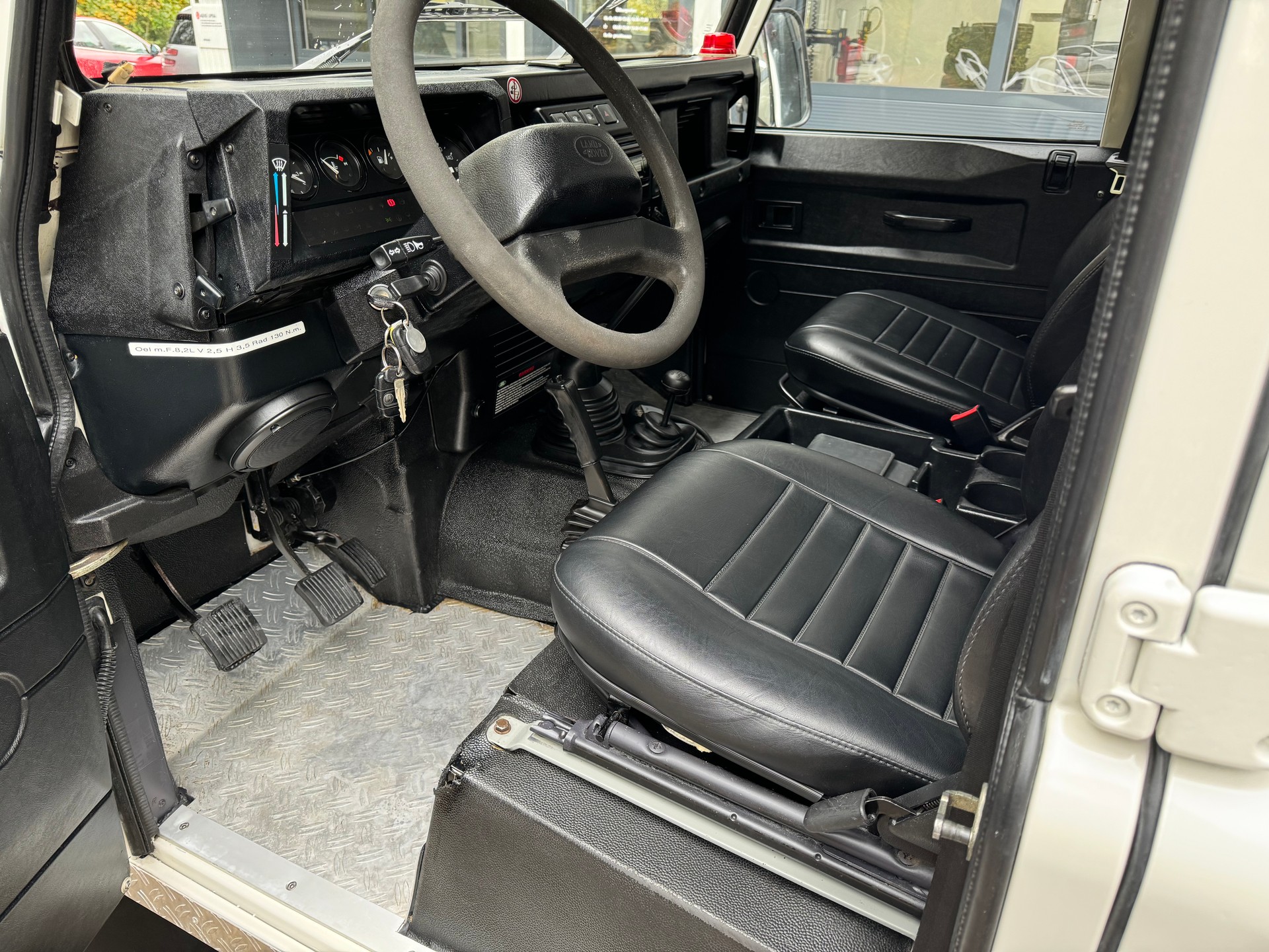 LAND ROVER Defender 110 SW 2.5 Td5-image-10