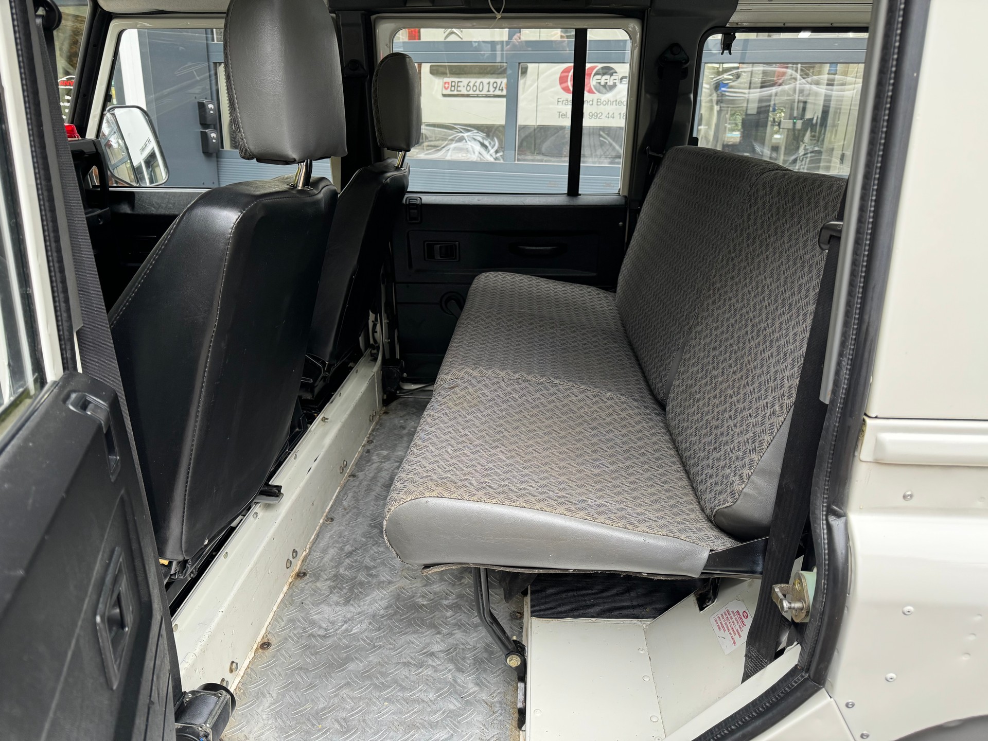 LAND ROVER Defender 110 SW 2.5 Td5-image-8