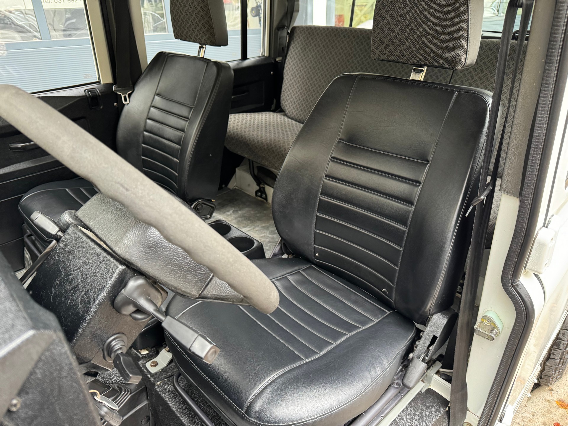 LAND ROVER Defender 110 SW 2.5 Td5-image-9