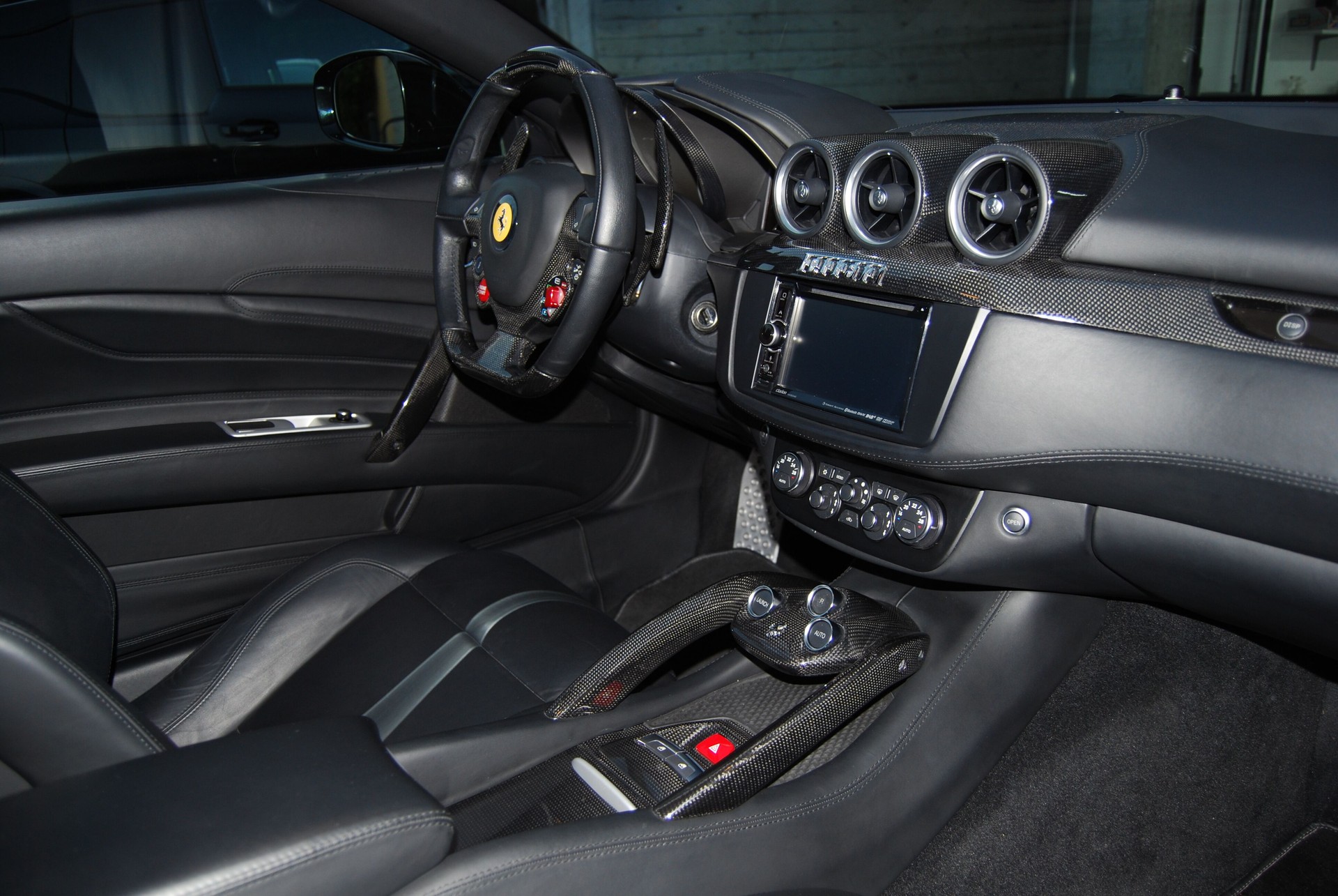 FERRARI FF-image-8