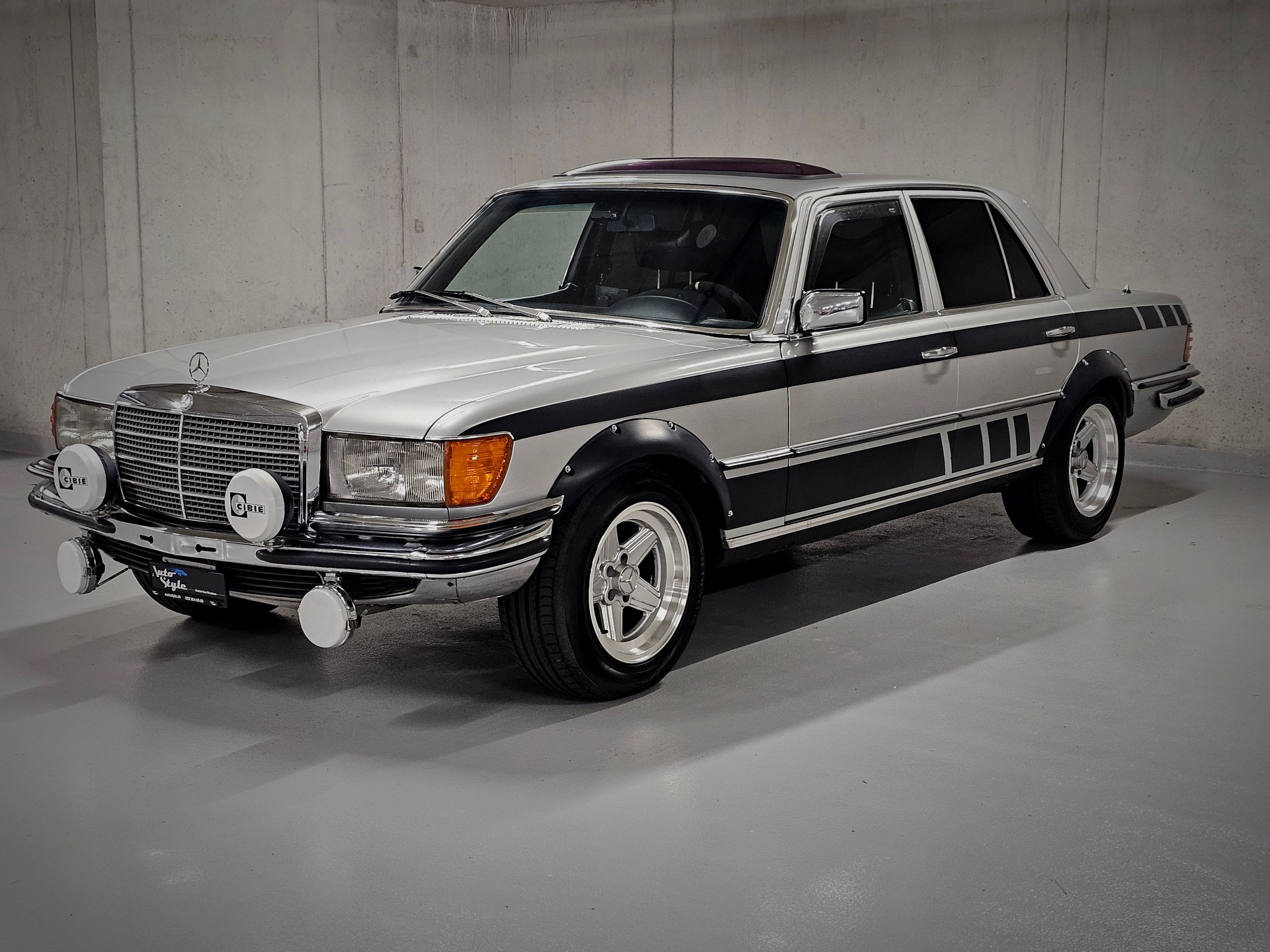 MERCEDES-BENZ 350 SE-showroom-element-2