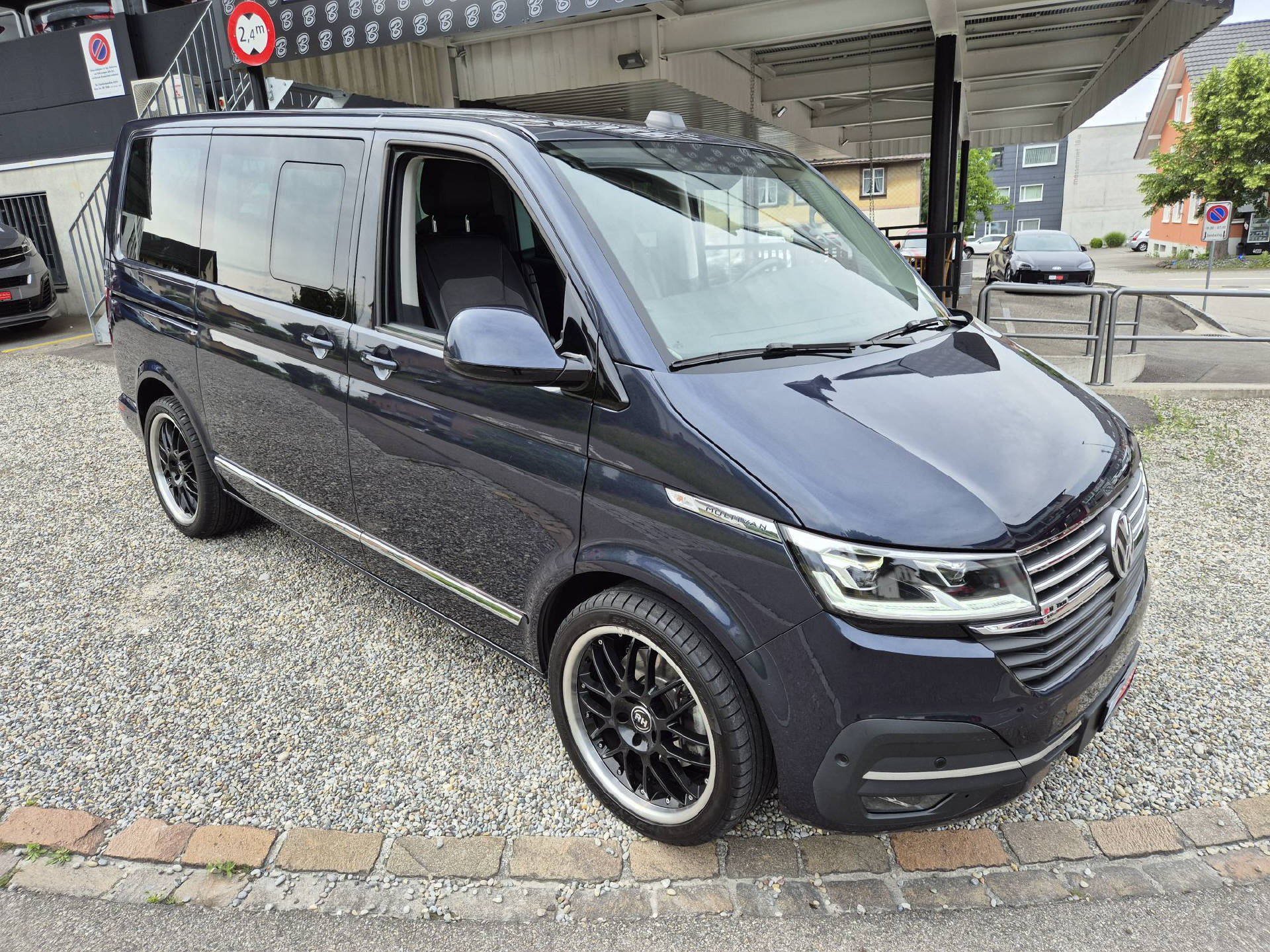 VW T6.1 Multivan 2.0 TDI 199 Highline DSG 4m-image-1