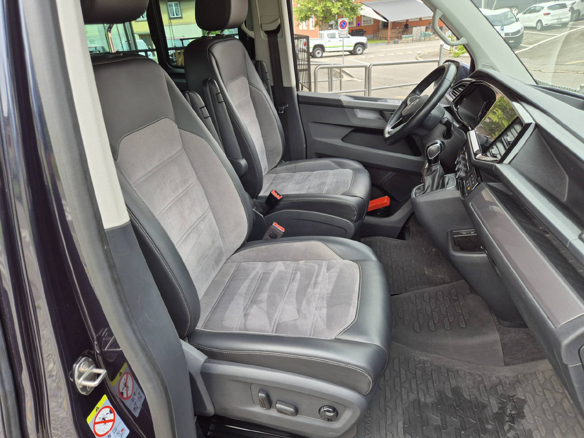 VW T6.1 Multivan 2.0 TDI 199 Highline DSG 4m-image-13