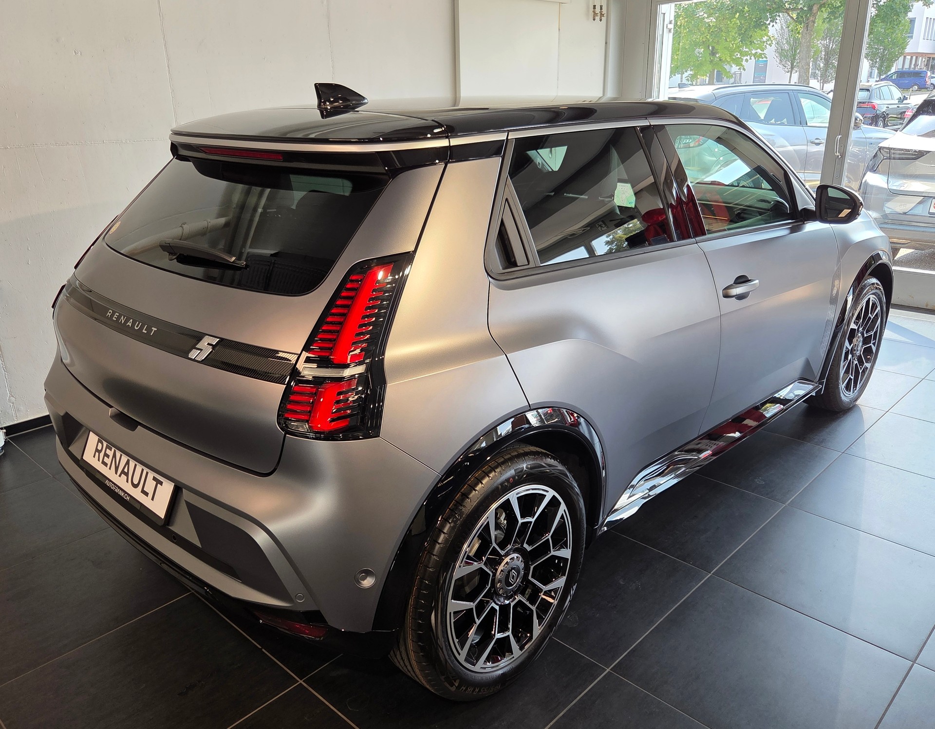 RENAULT R5 E-TECH ELECTRIC Roland Garros 150PS Comfort Range-image-4
