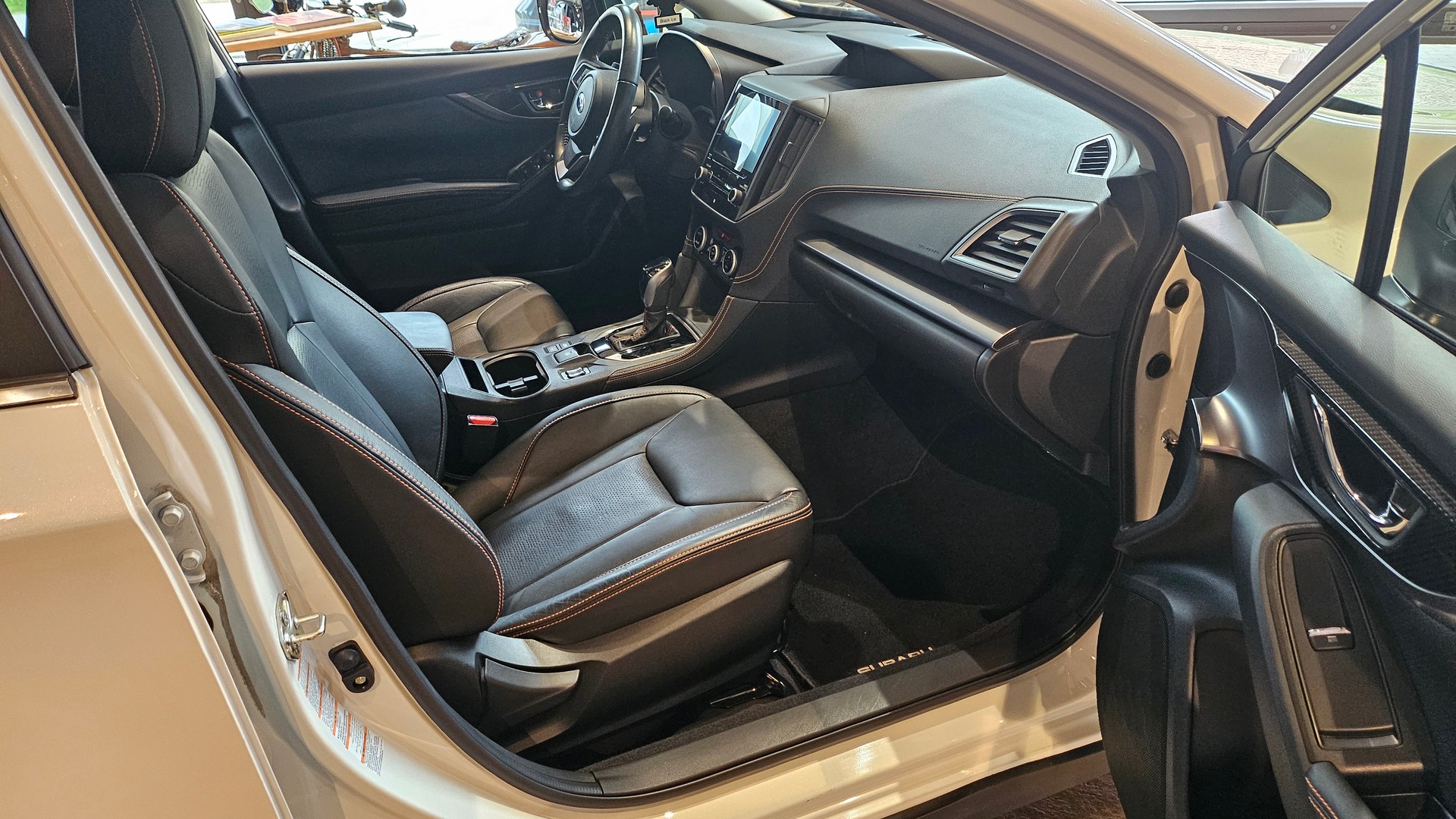 SUBARU XV 2.0 Luxury AWD Lineartronic-image-16