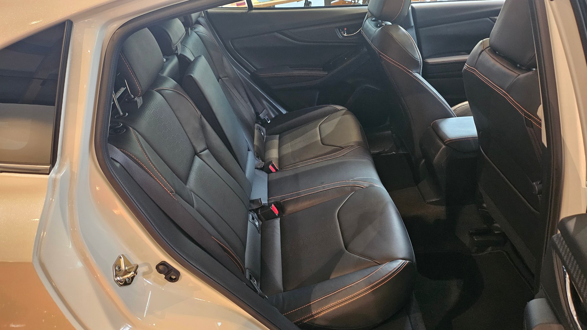 SUBARU XV 2.0 Luxury AWD Lineartronic-image-19